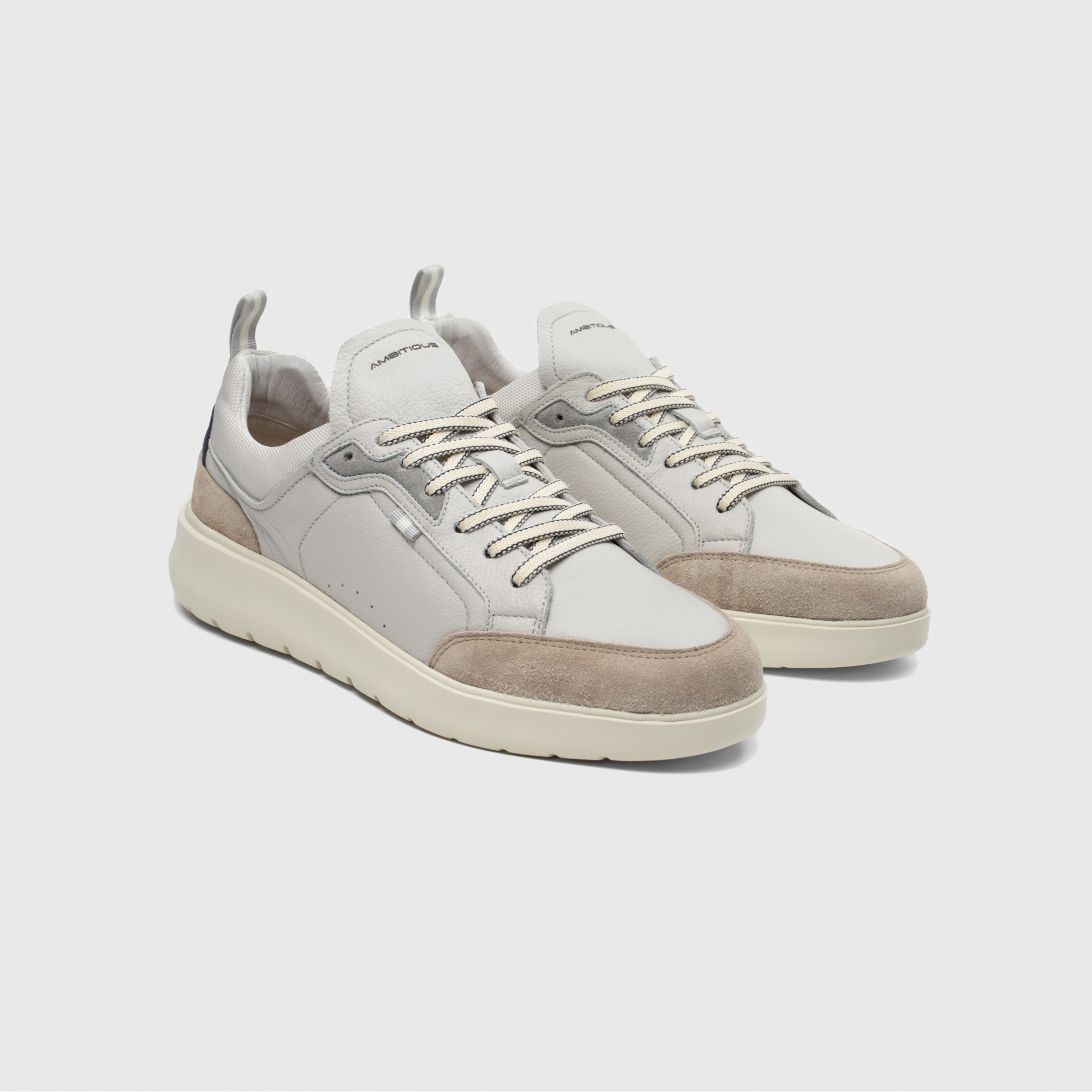 HOVER Comfort Sneaker