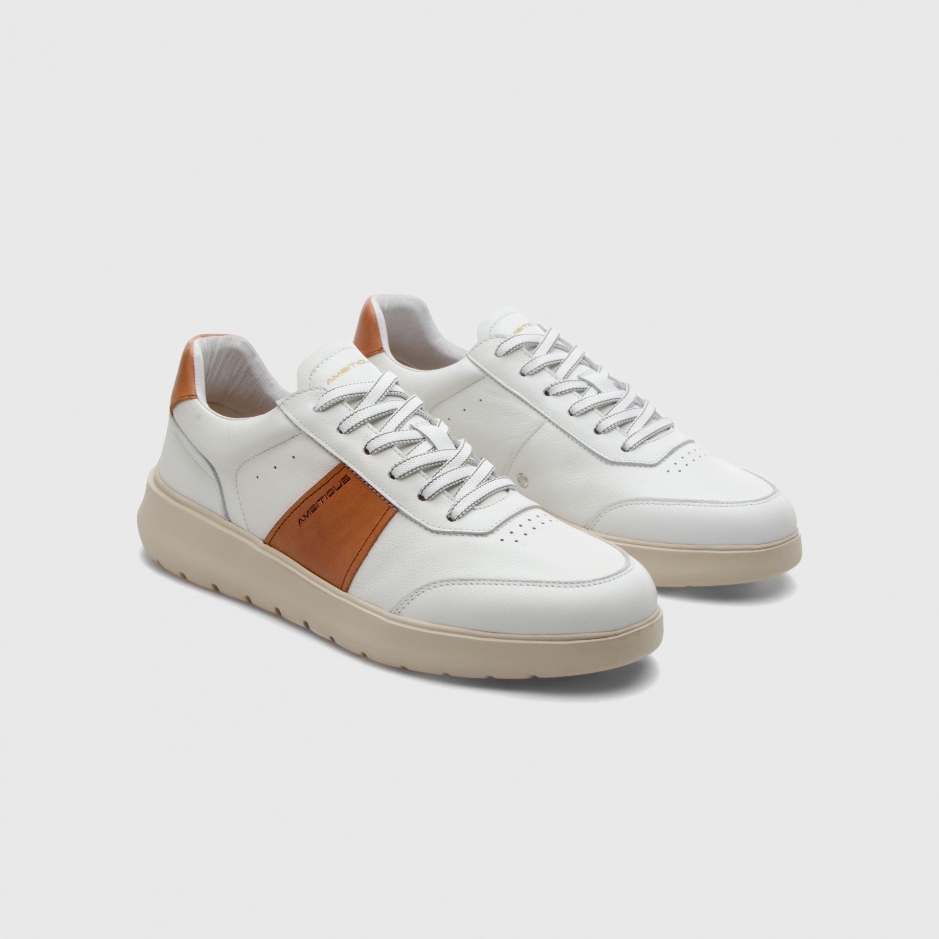 HOVER Comfort Sneaker