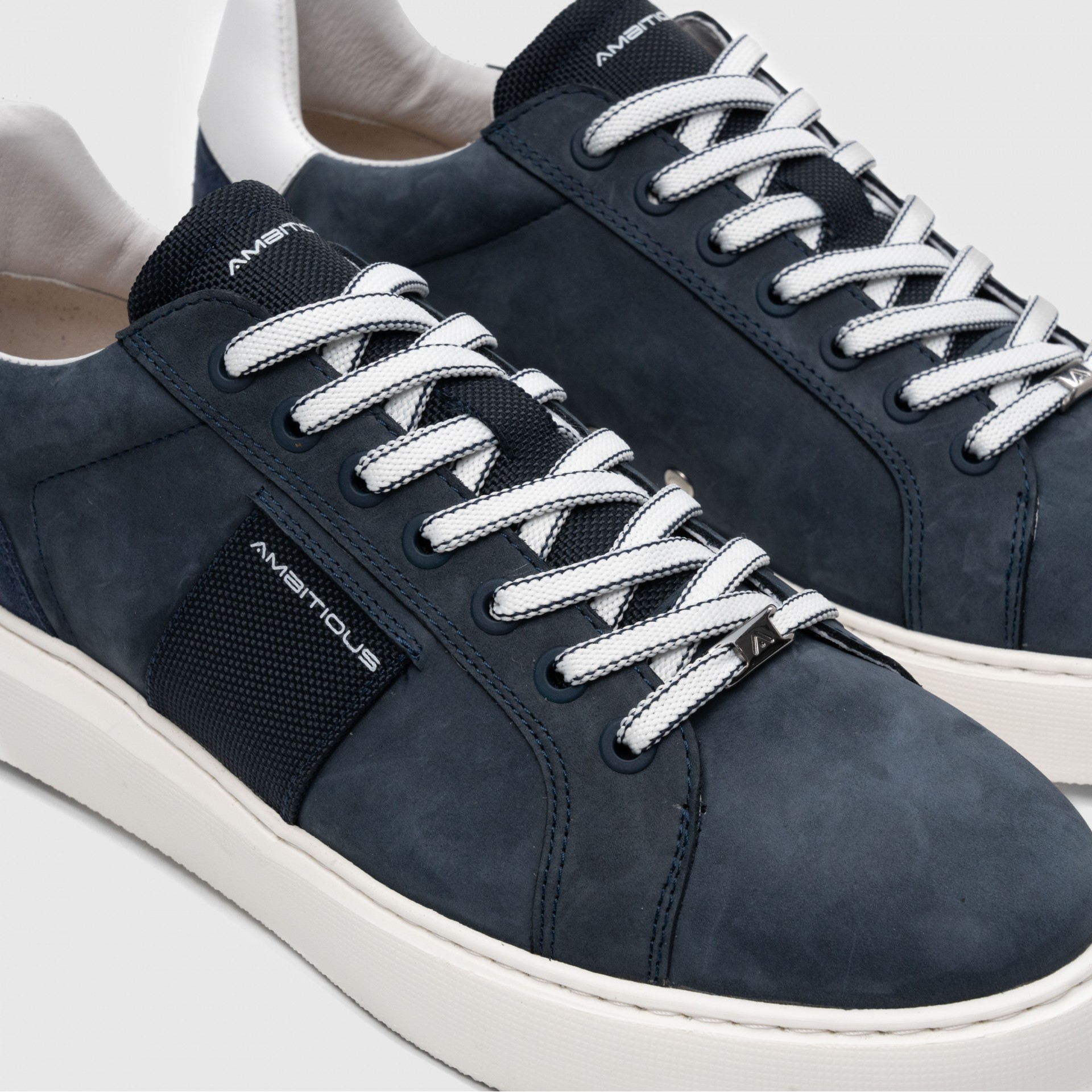 ECLIPSE Panel Sneaker