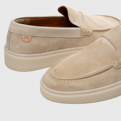 COURT Suede Loafer