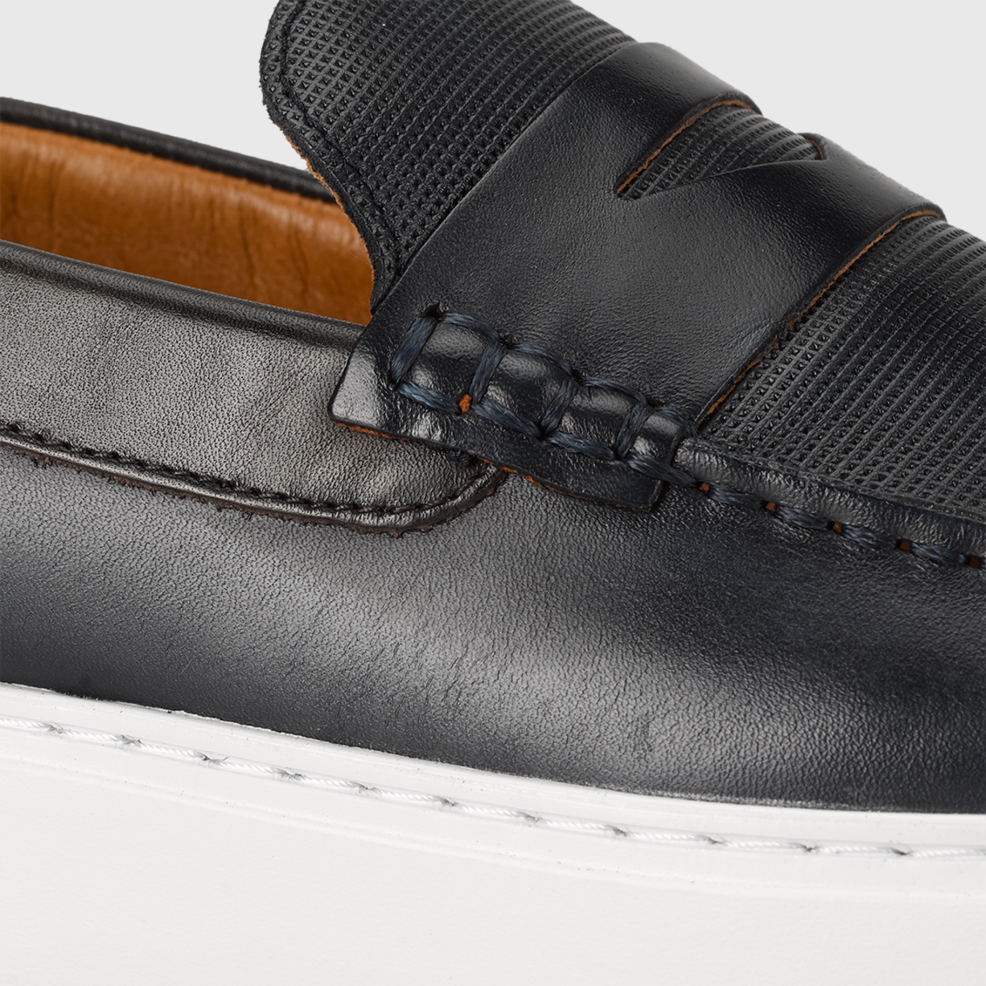 CARSON Leather Loafer