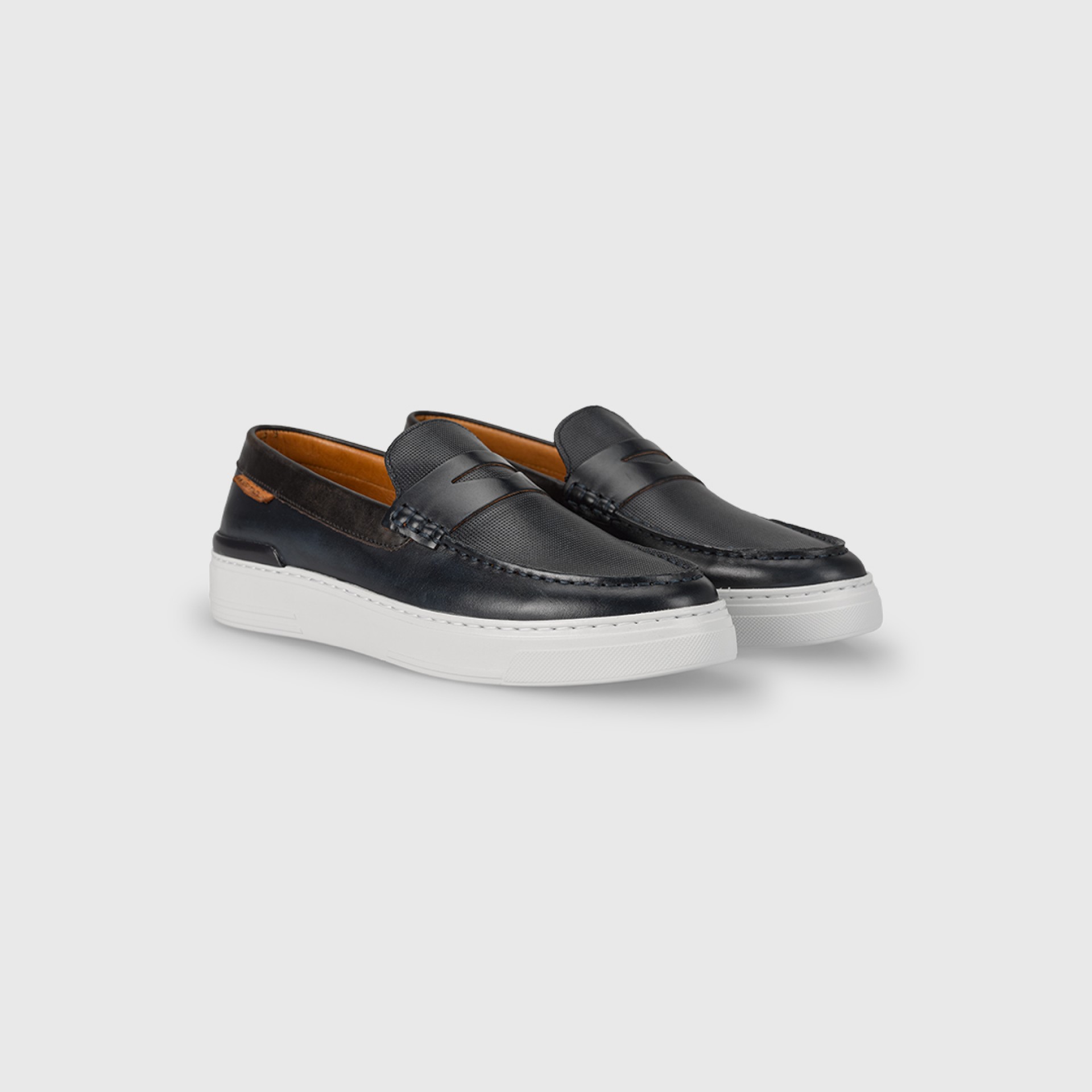 CARSON Leather Loafer