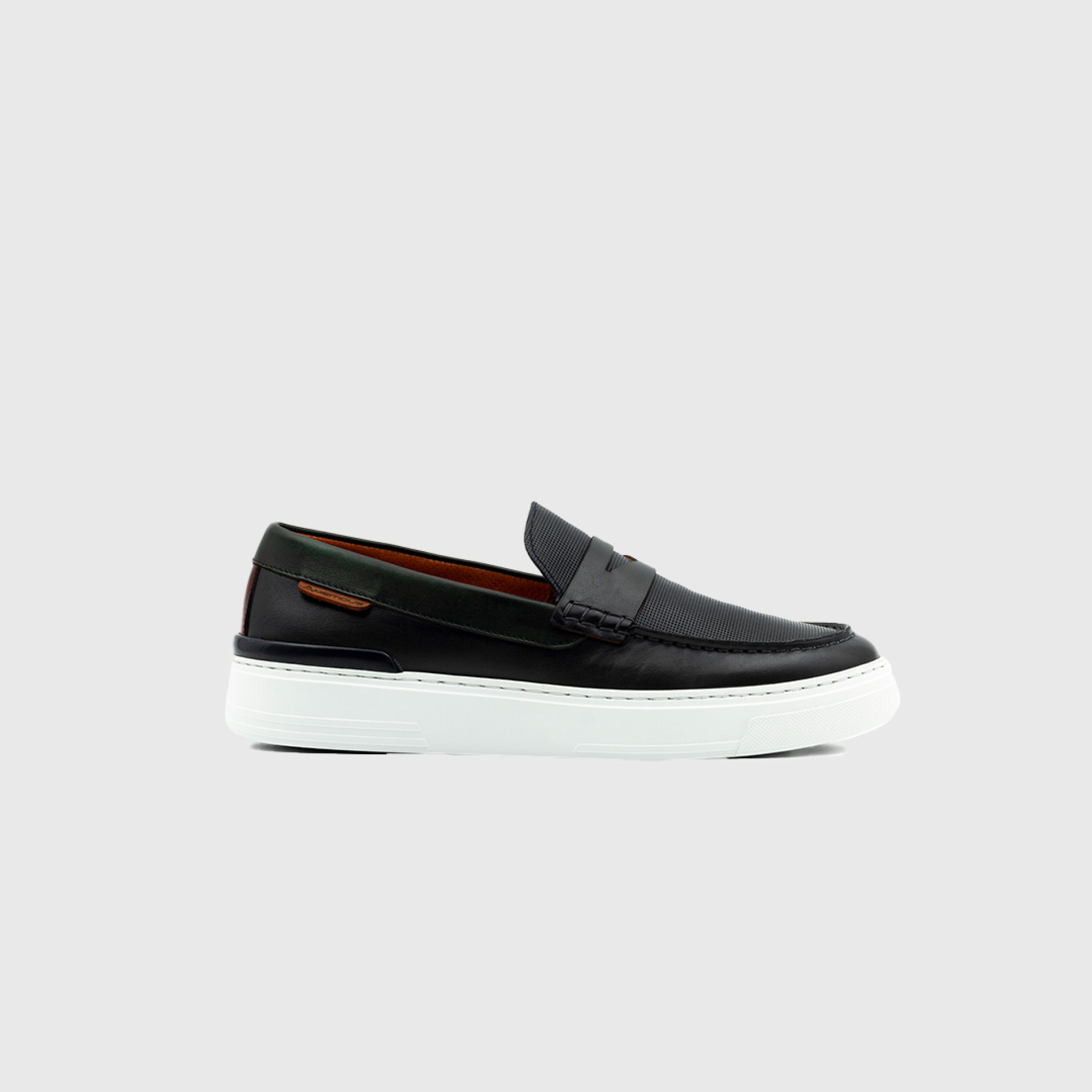 CARSON Leather Loafer