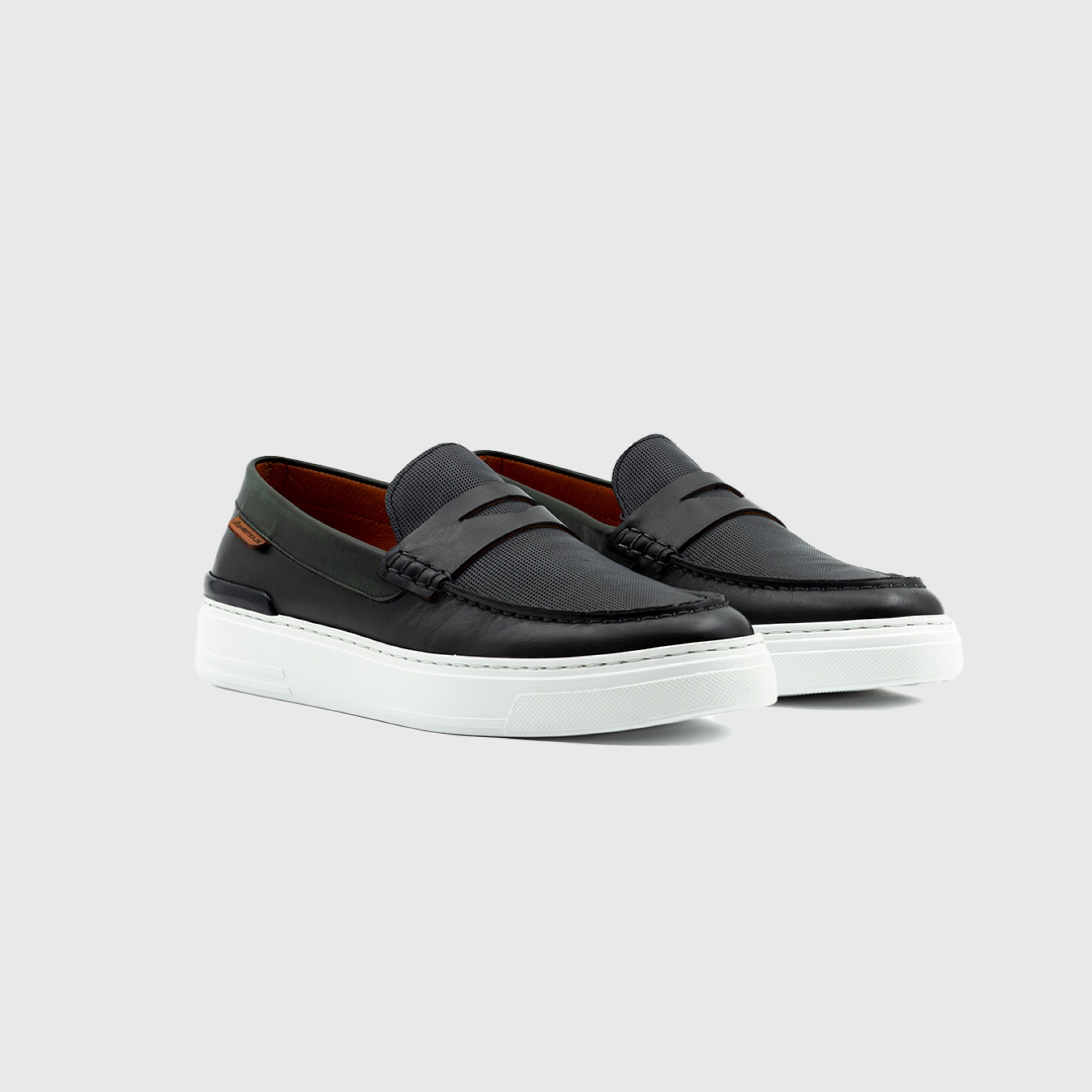CARSON Leather Loafer