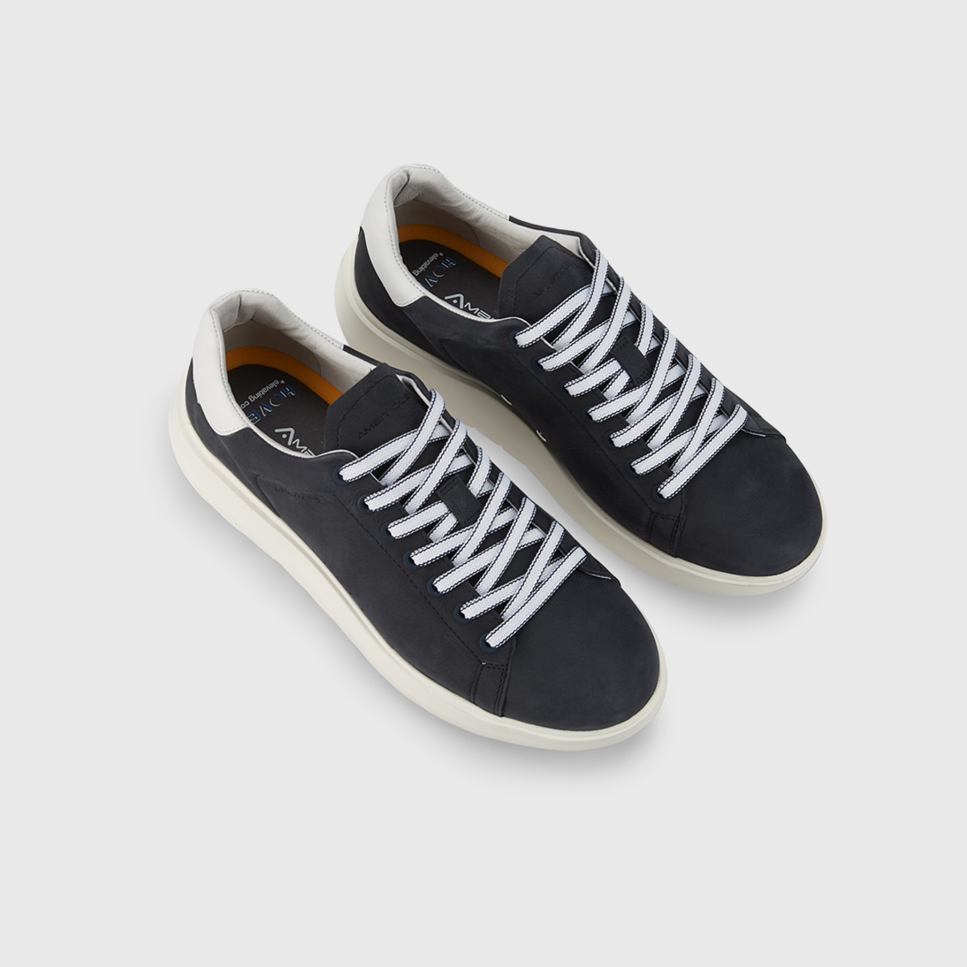 HOVER Comfort Sneaker