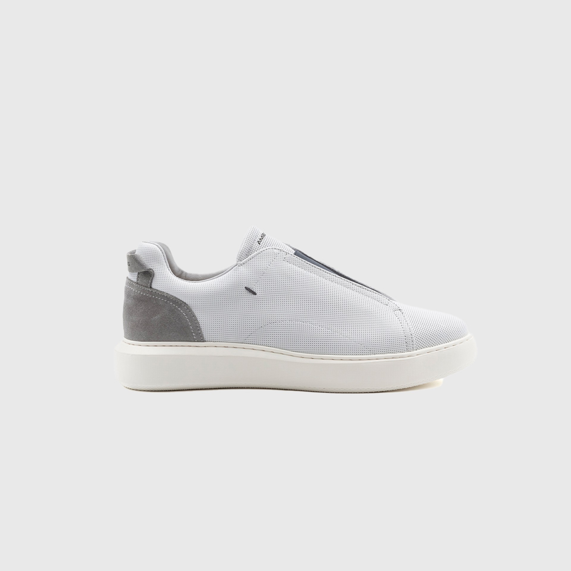 ECLIPSE Slip-On Sneaker