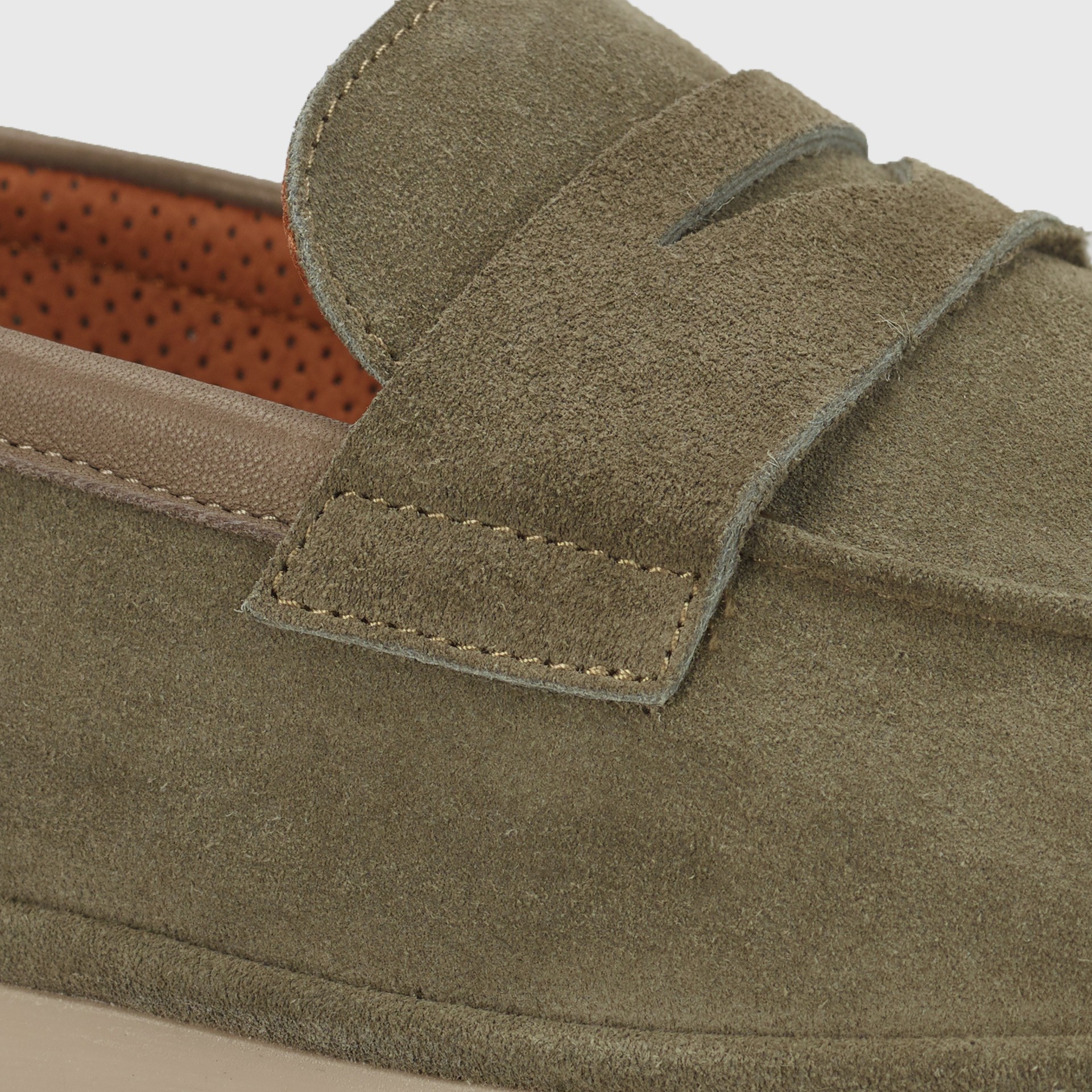 AMBER Suede Loafer
