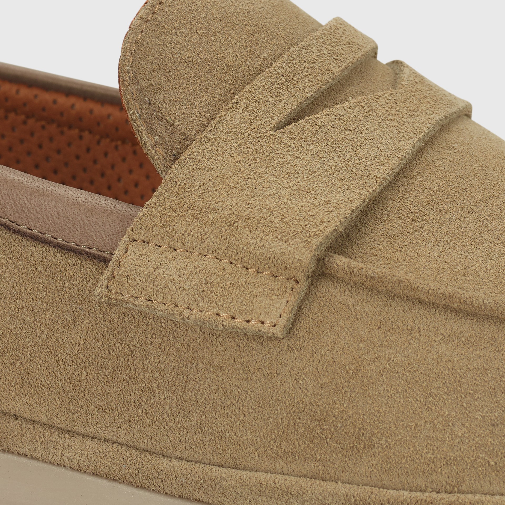 AMBER Suede Loafer