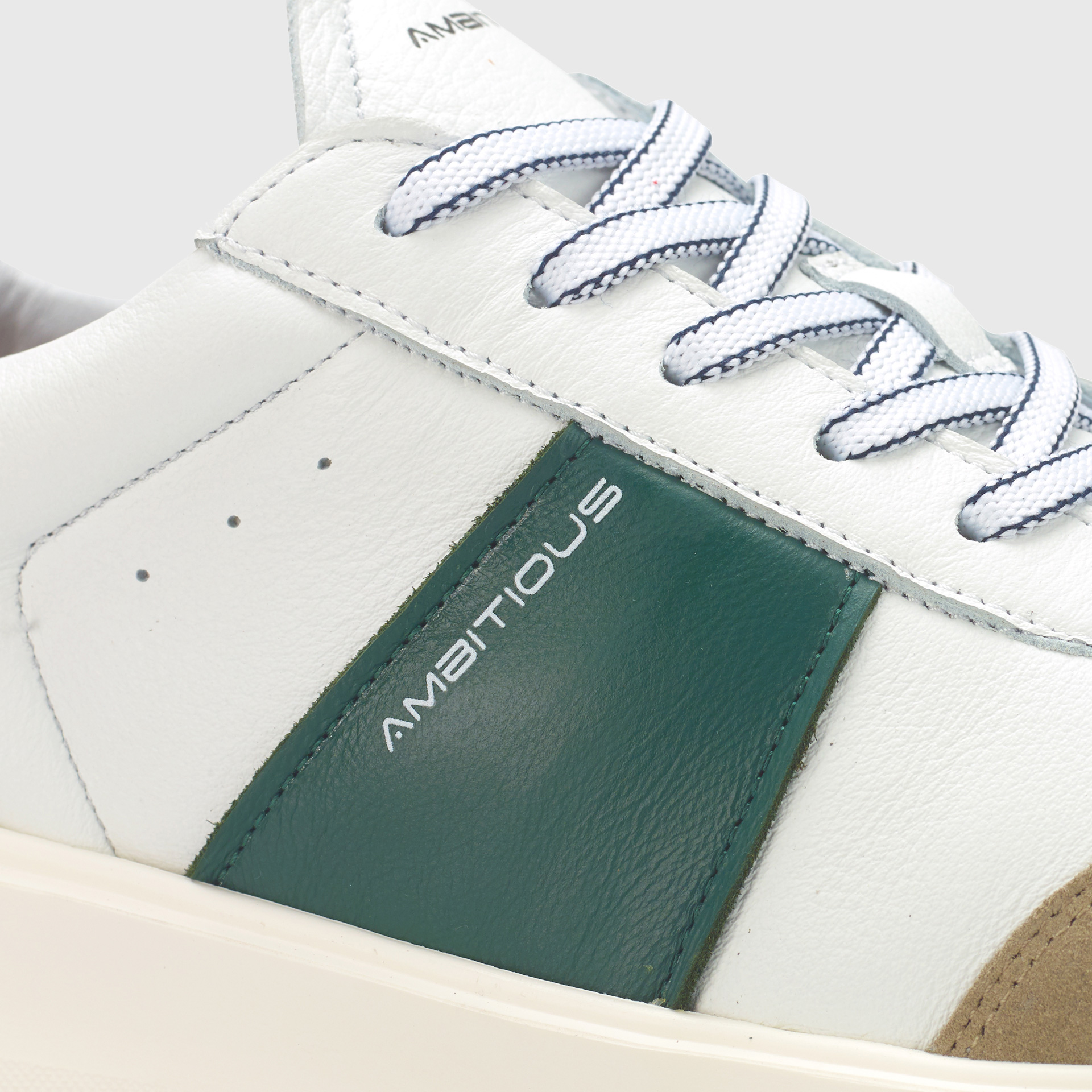 HOVER Comfort Sneaker