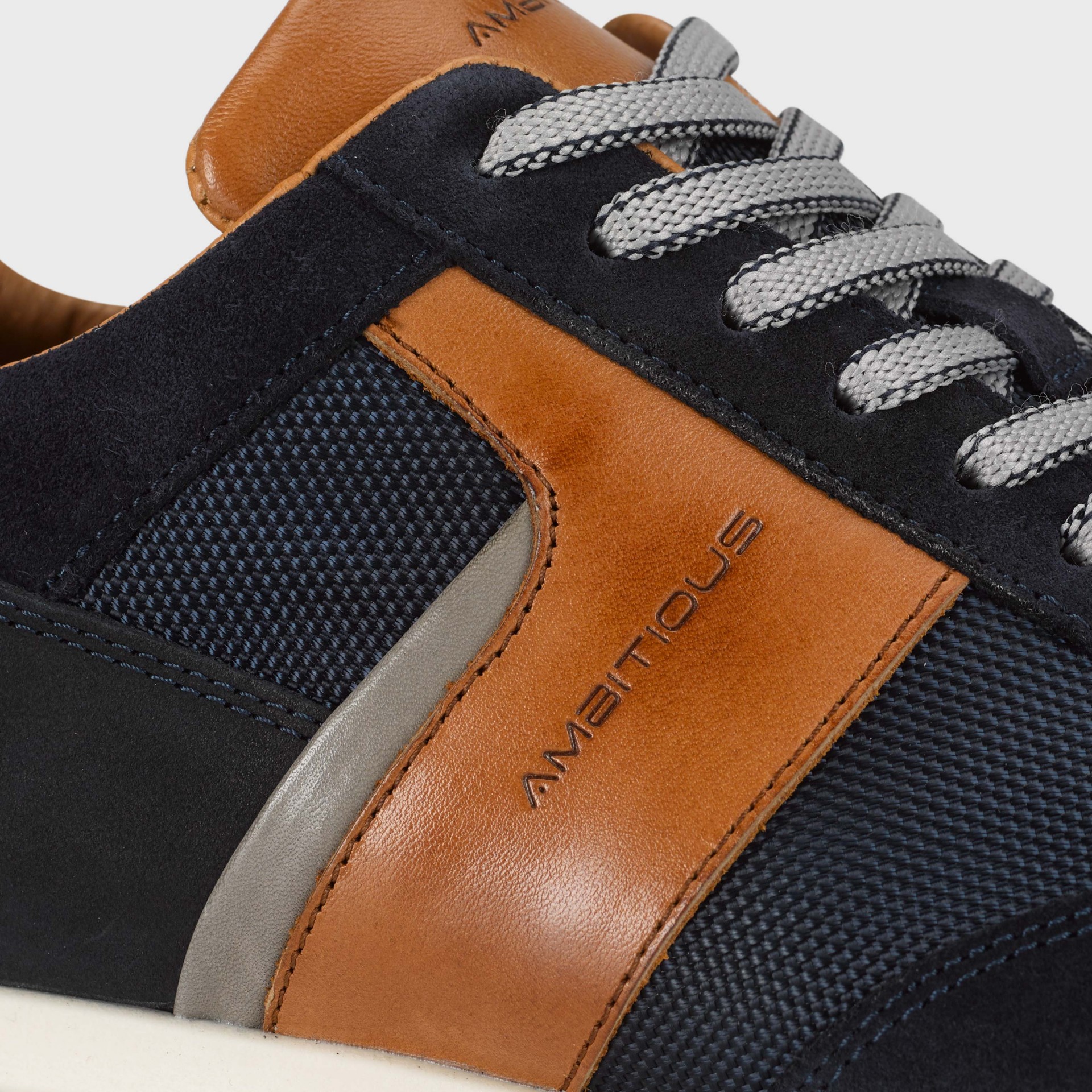 SLOW Classic Sneaker