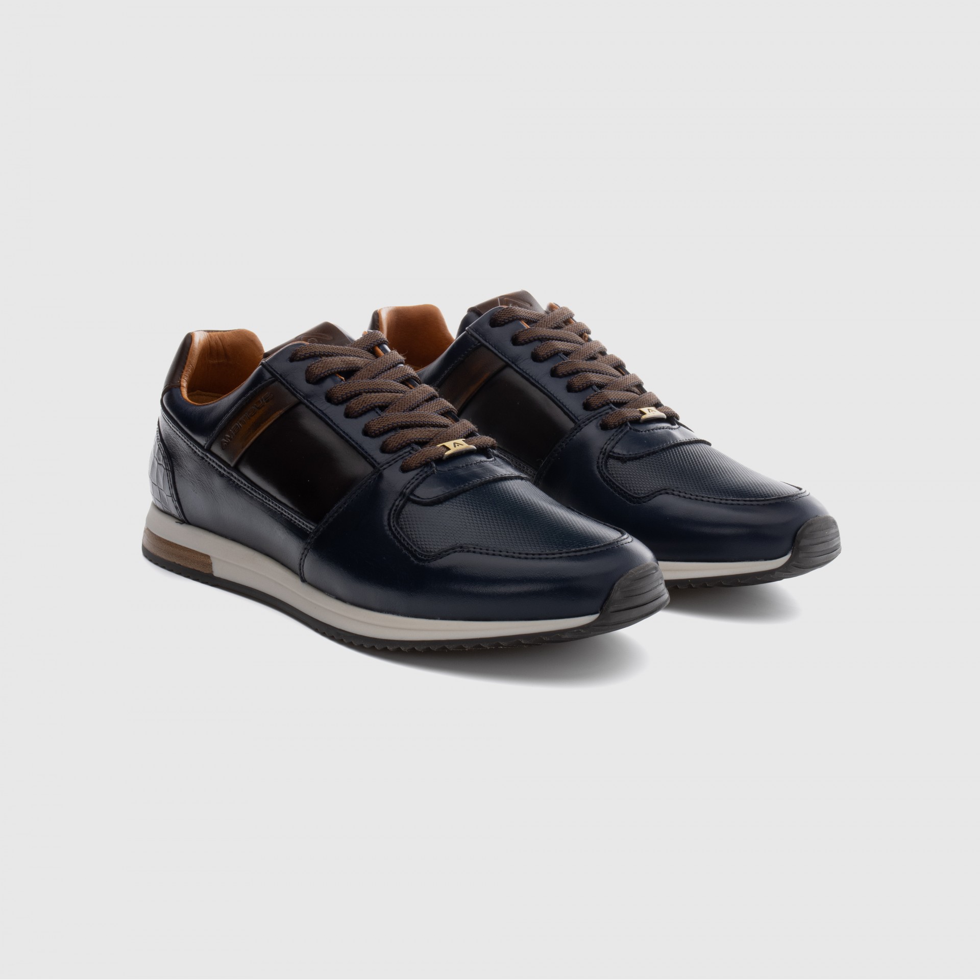 SLOW Classic Sneaker