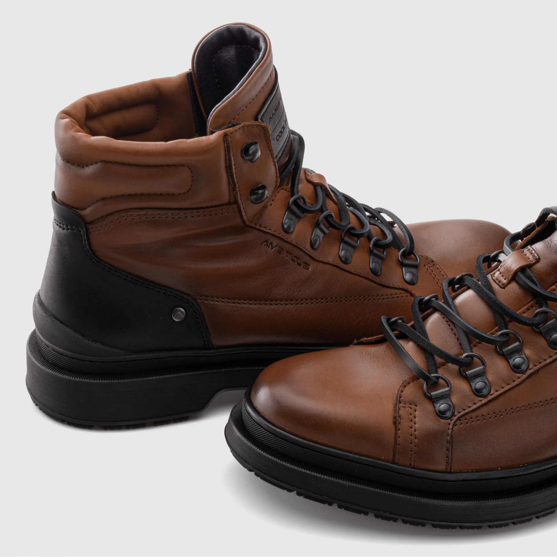 SANTI Hiking Boot