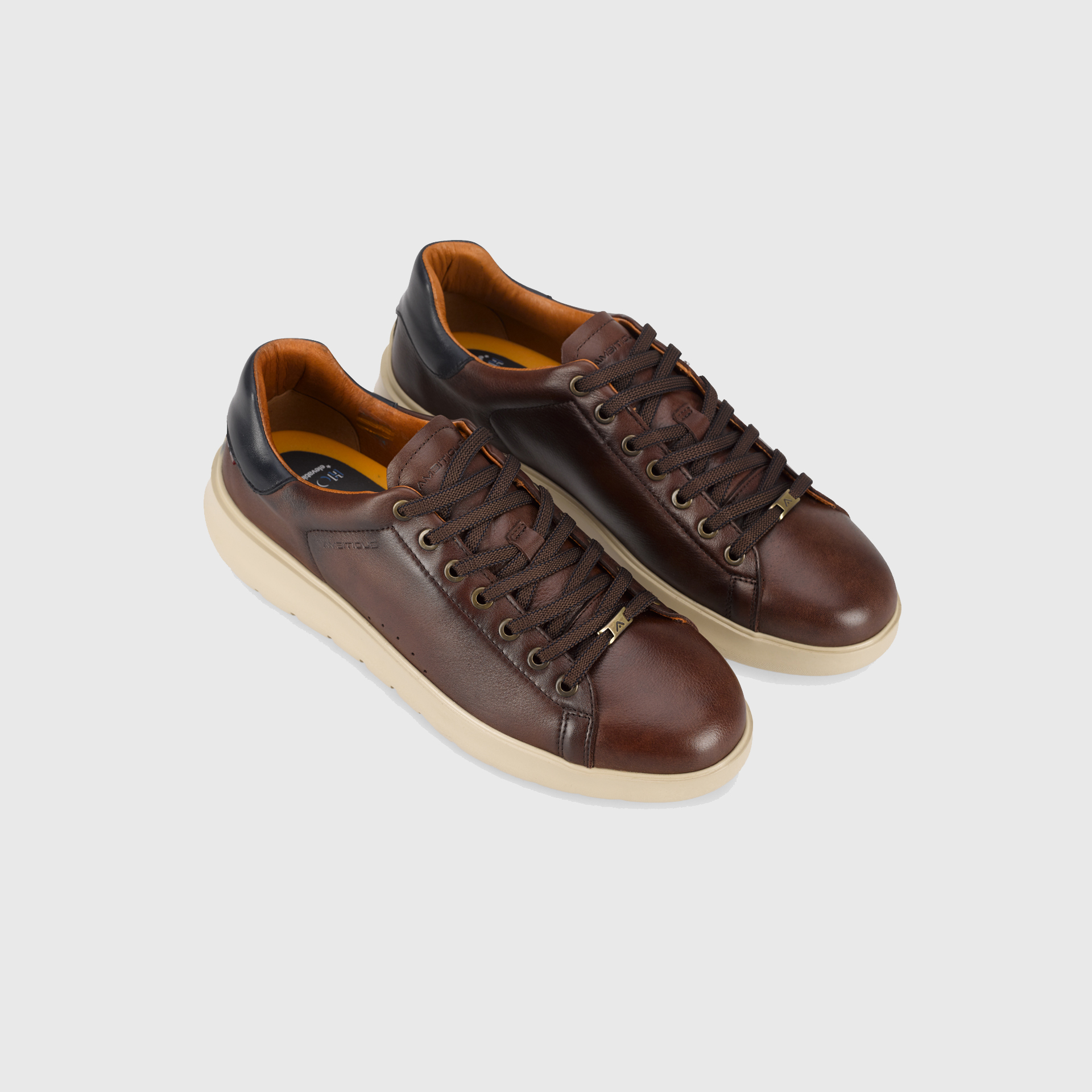 HOVER Comfort Sneaker