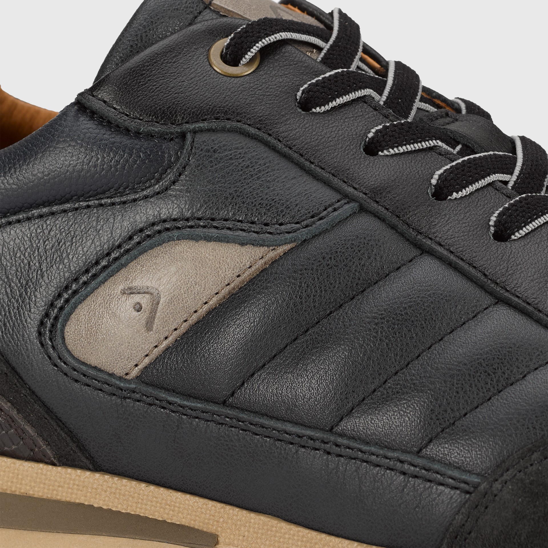 TEMPLE Quilted Sneaker