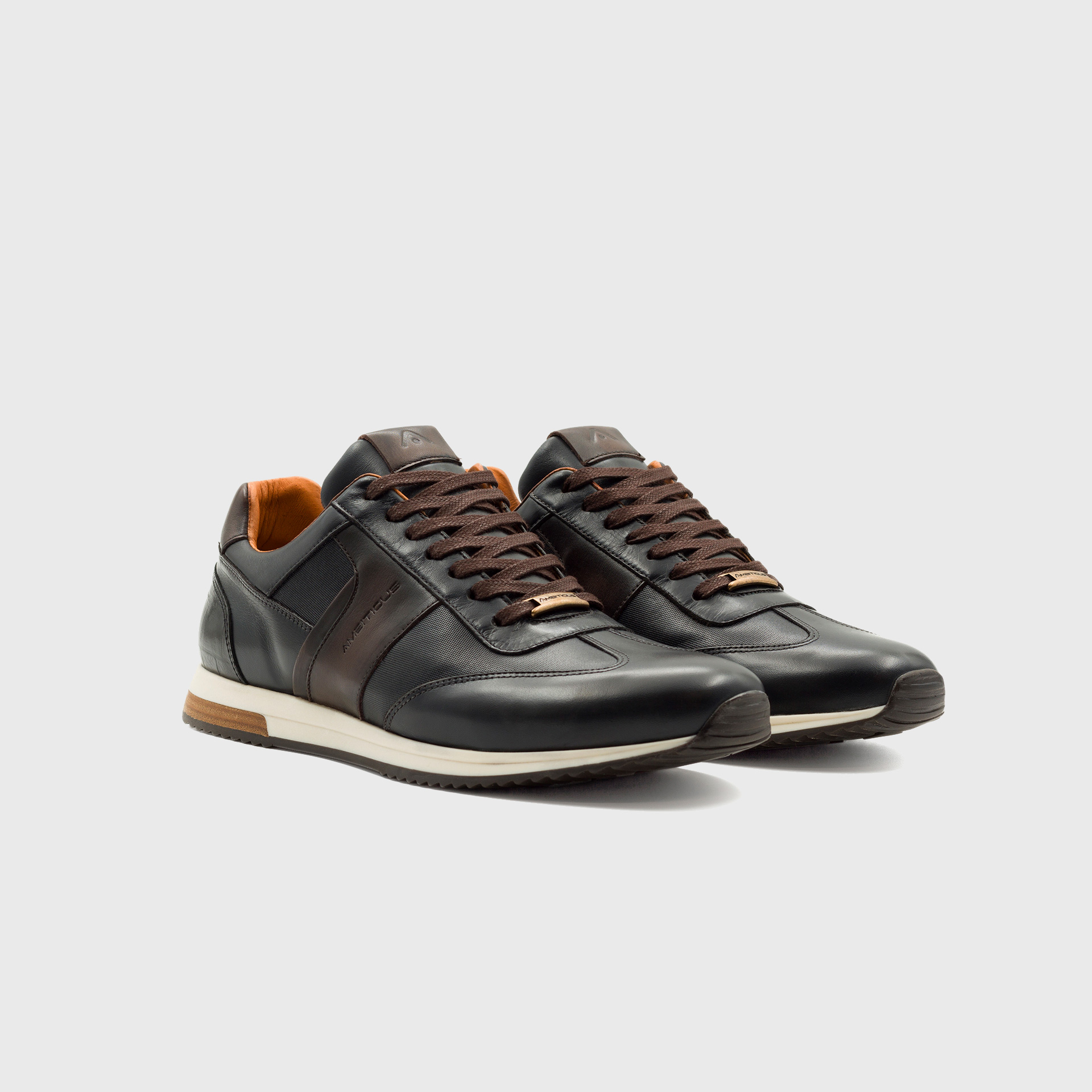 SLOW Classic Sneaker