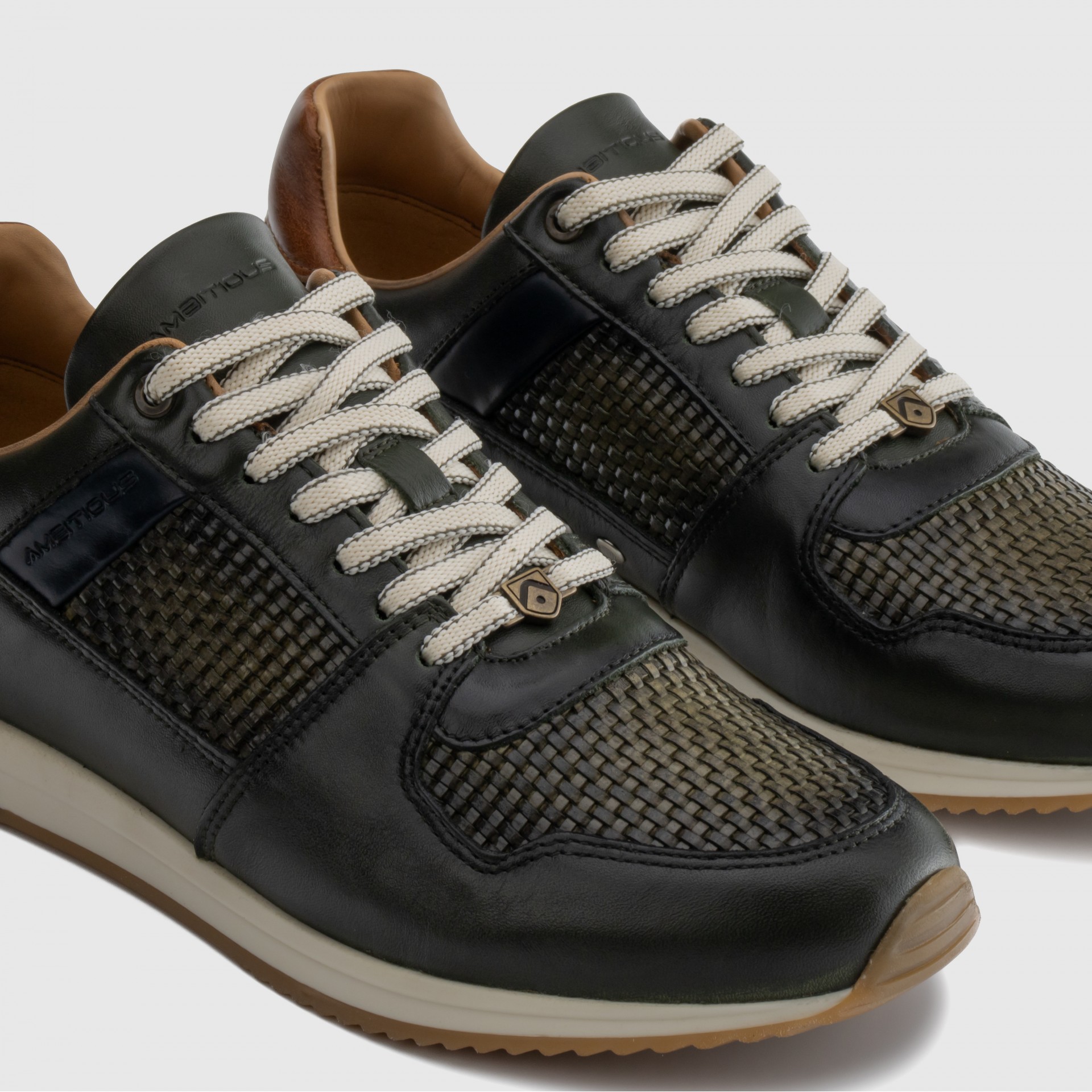 SLOW Classic Sneaker