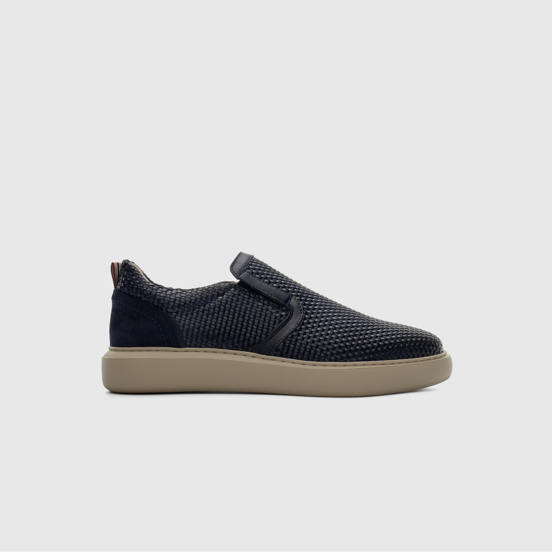 ECLIPSE Slip-On Sneaker