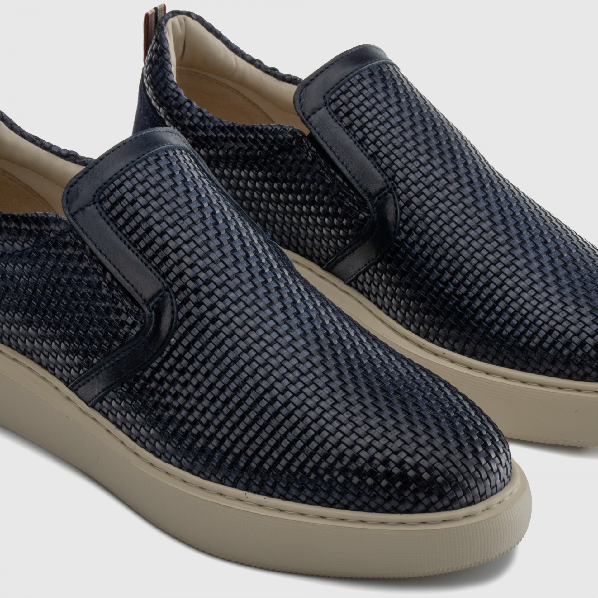 ECLIPSE Slip-On Sneaker
