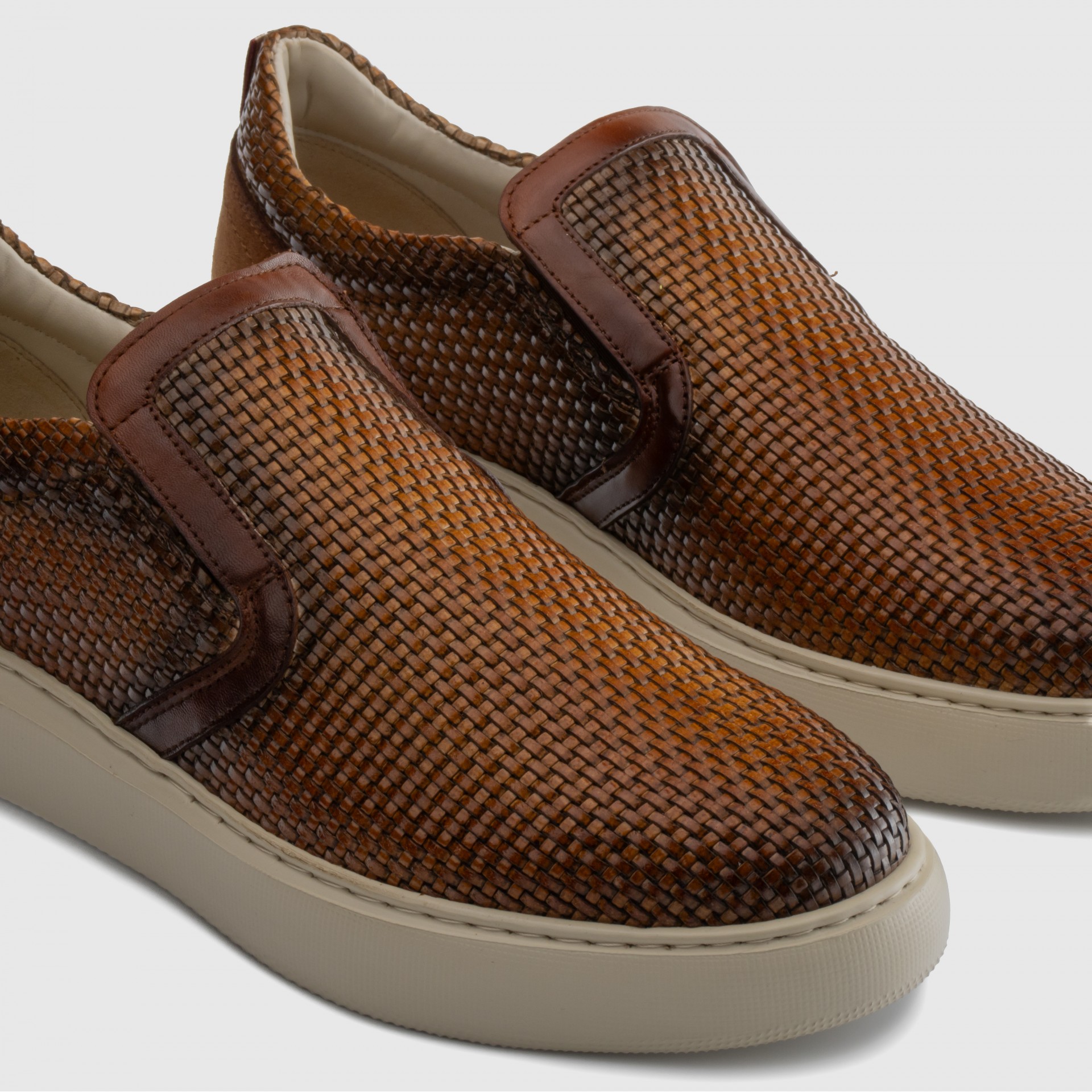 ECLIPSE Slip-On Sneaker