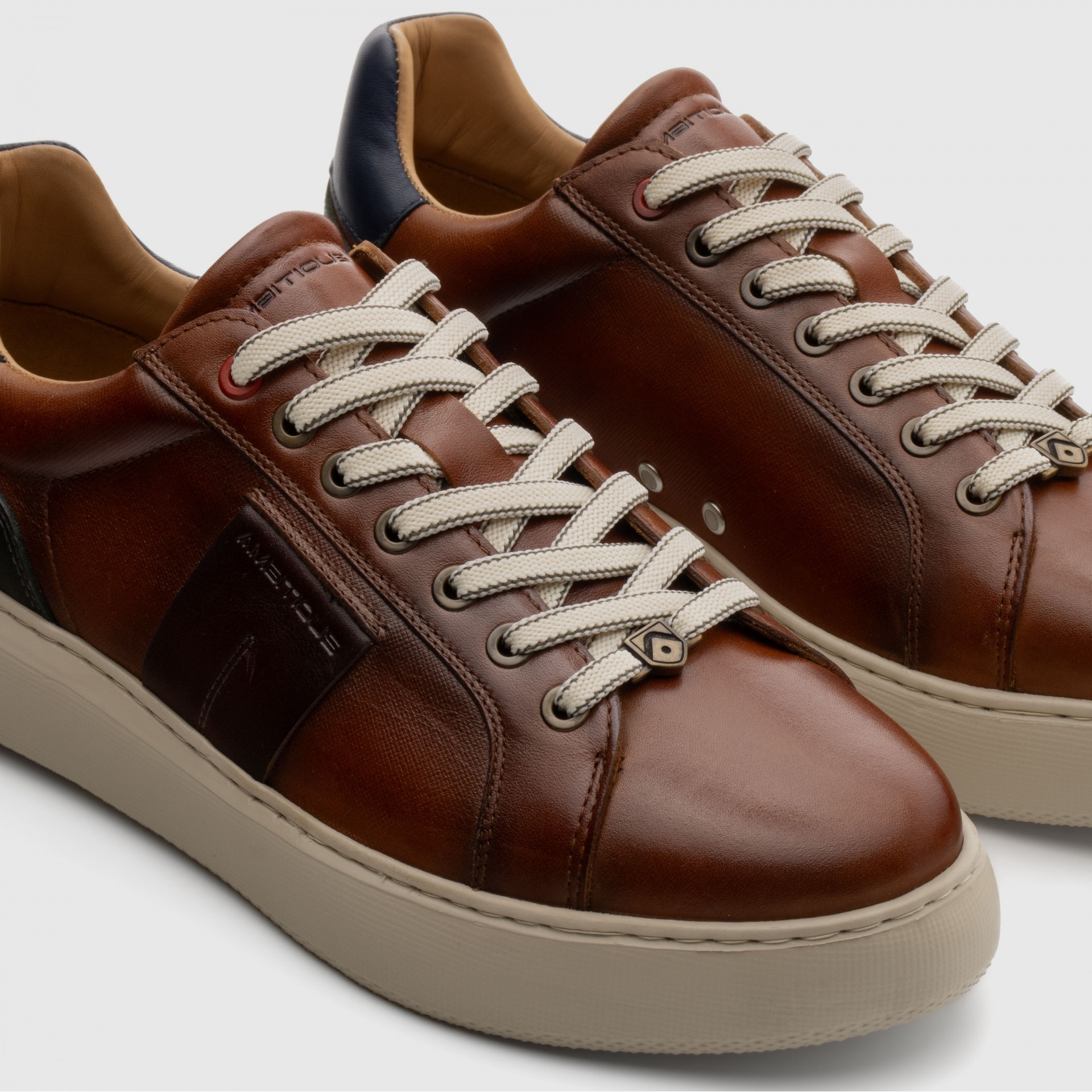 ECLIPSE Logo Sneaker