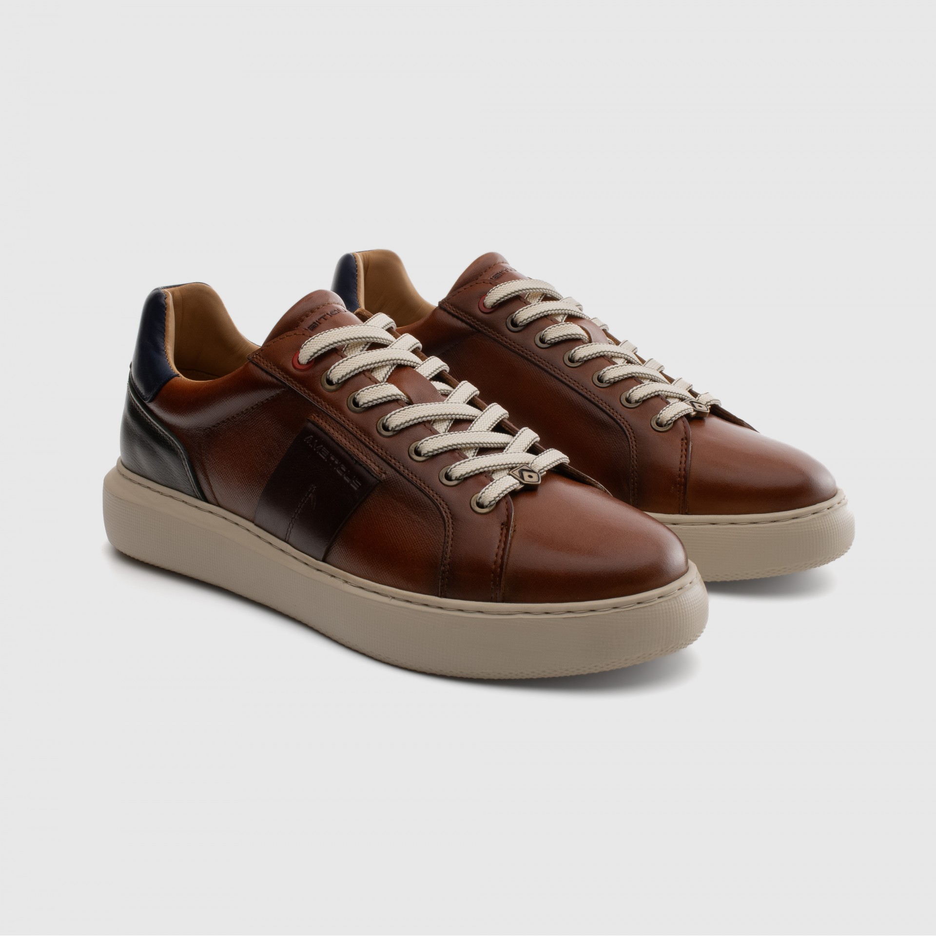 ECLIPSE Logo Sneaker