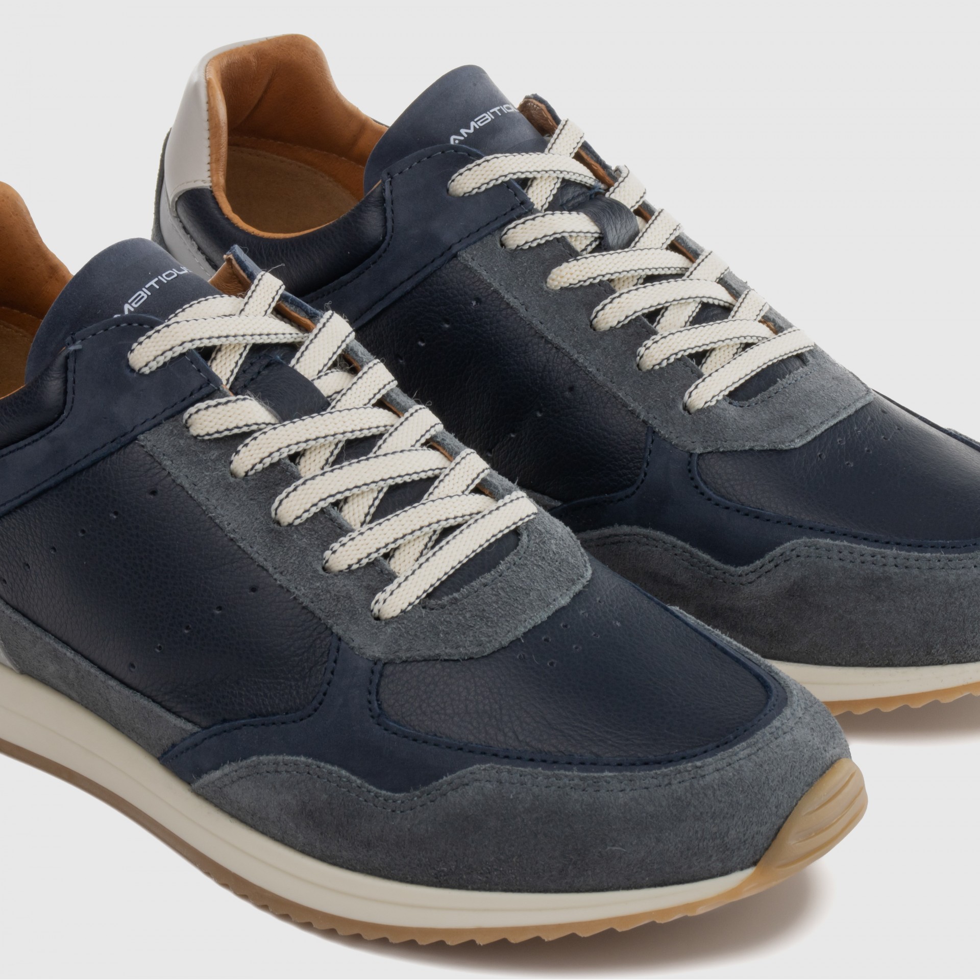 SLOW Classic Sneaker