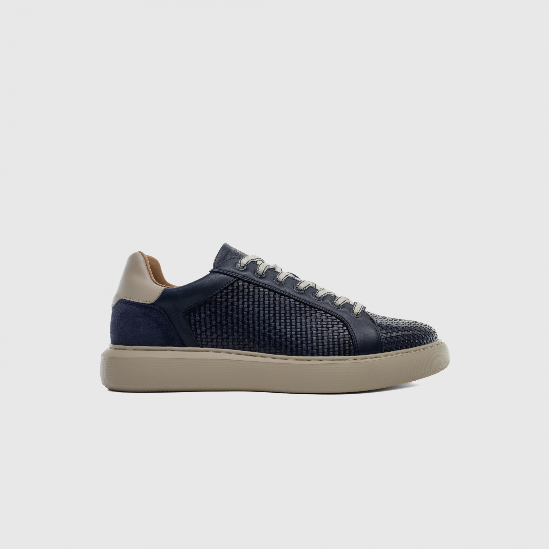 ECLIPSE Textured Sneaker