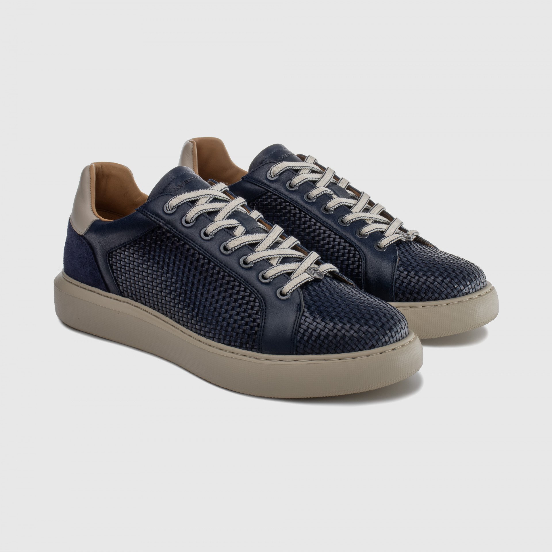 ECLIPSE Textured Sneaker