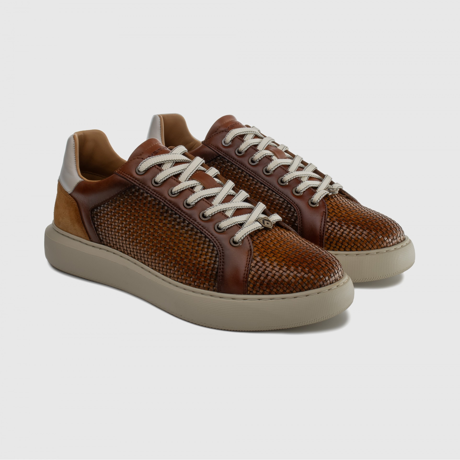 ECLIPSE Textured Sneaker