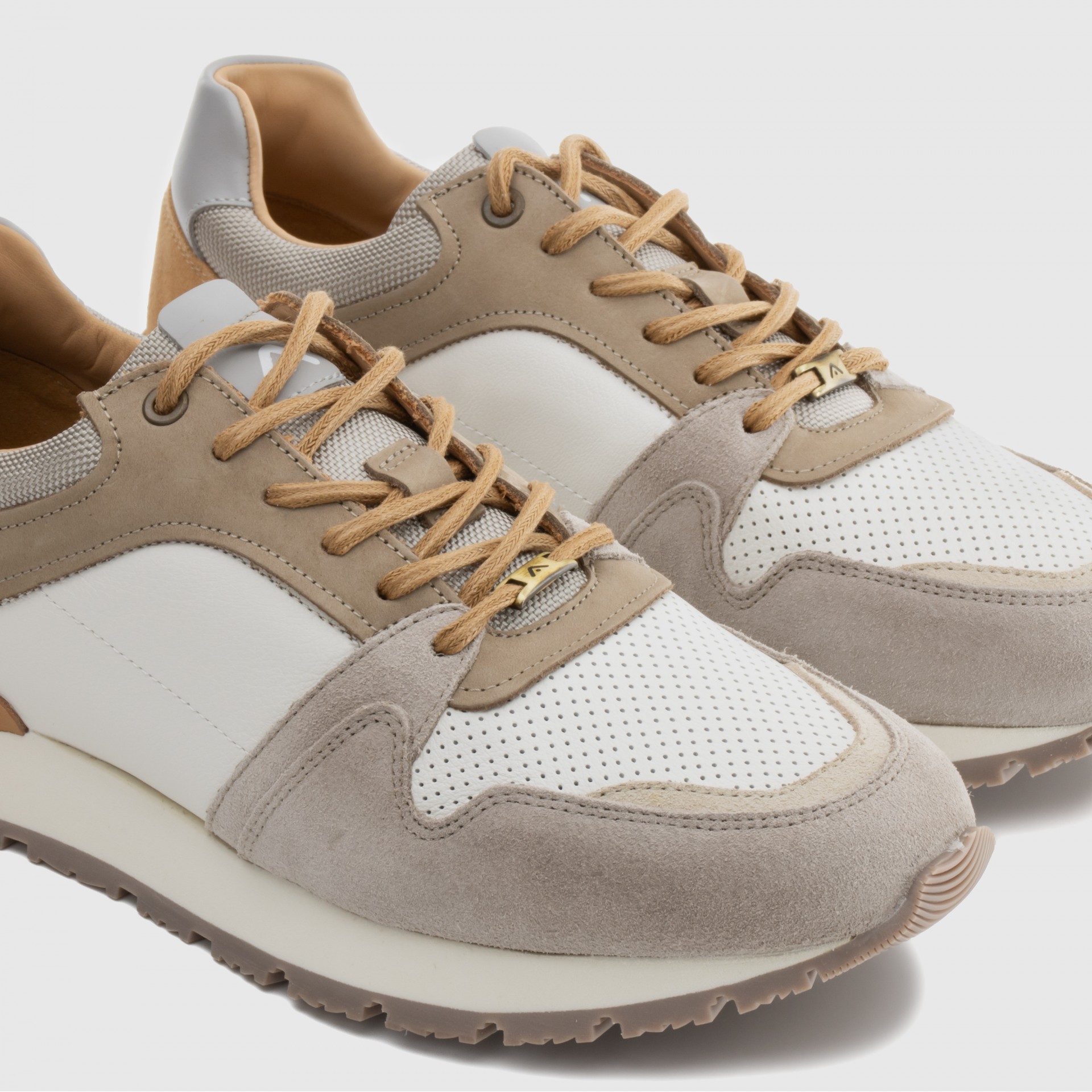 VINCE Classic Runner