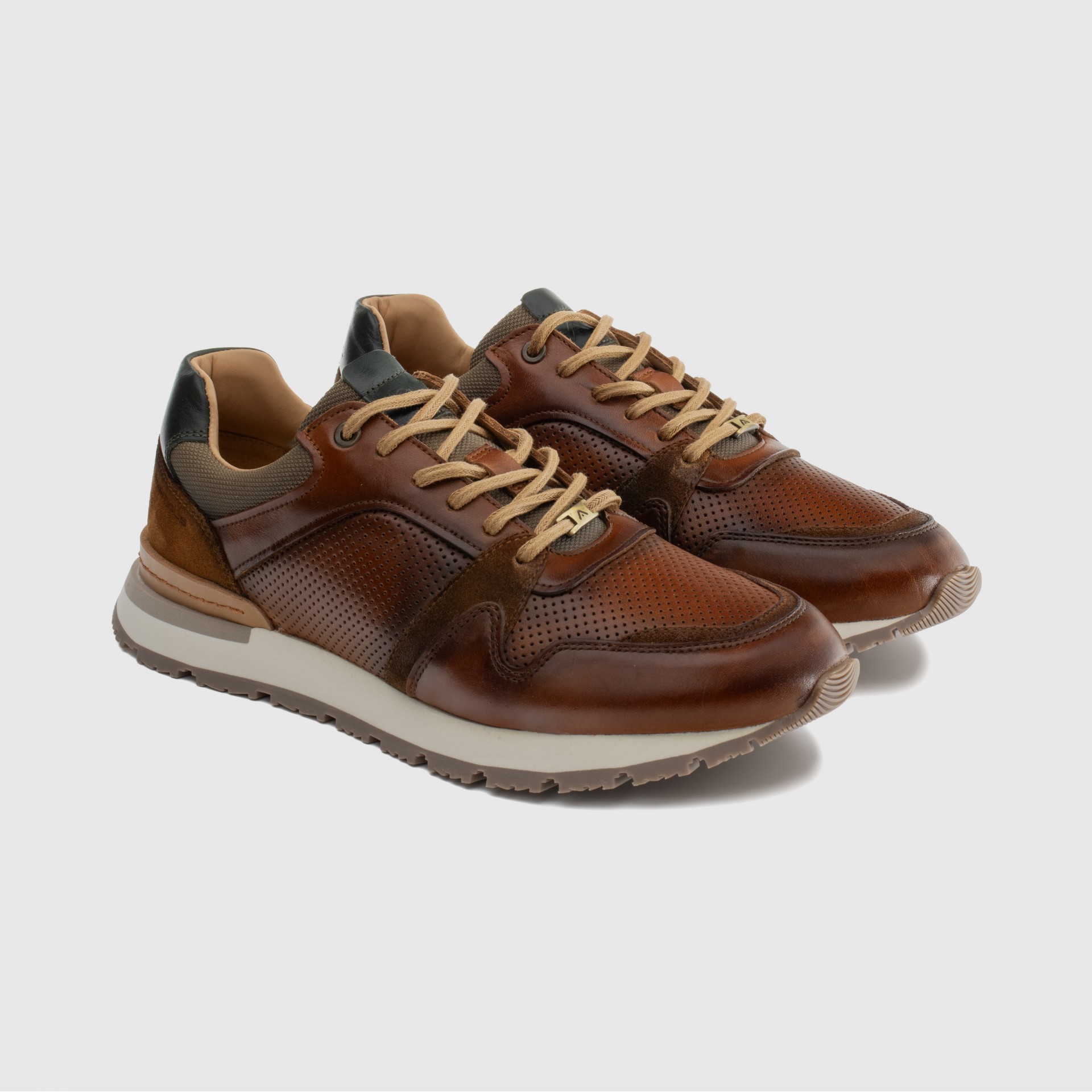 VINCE Classic Runner