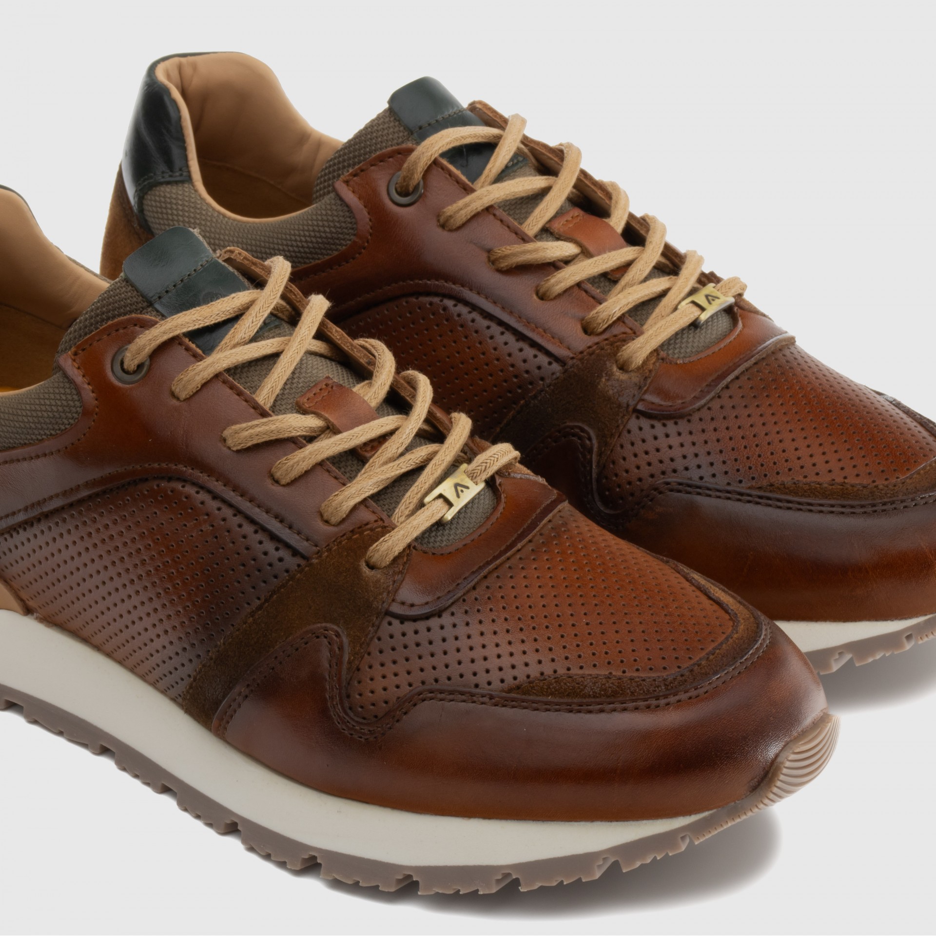 VINCE Classic Runner