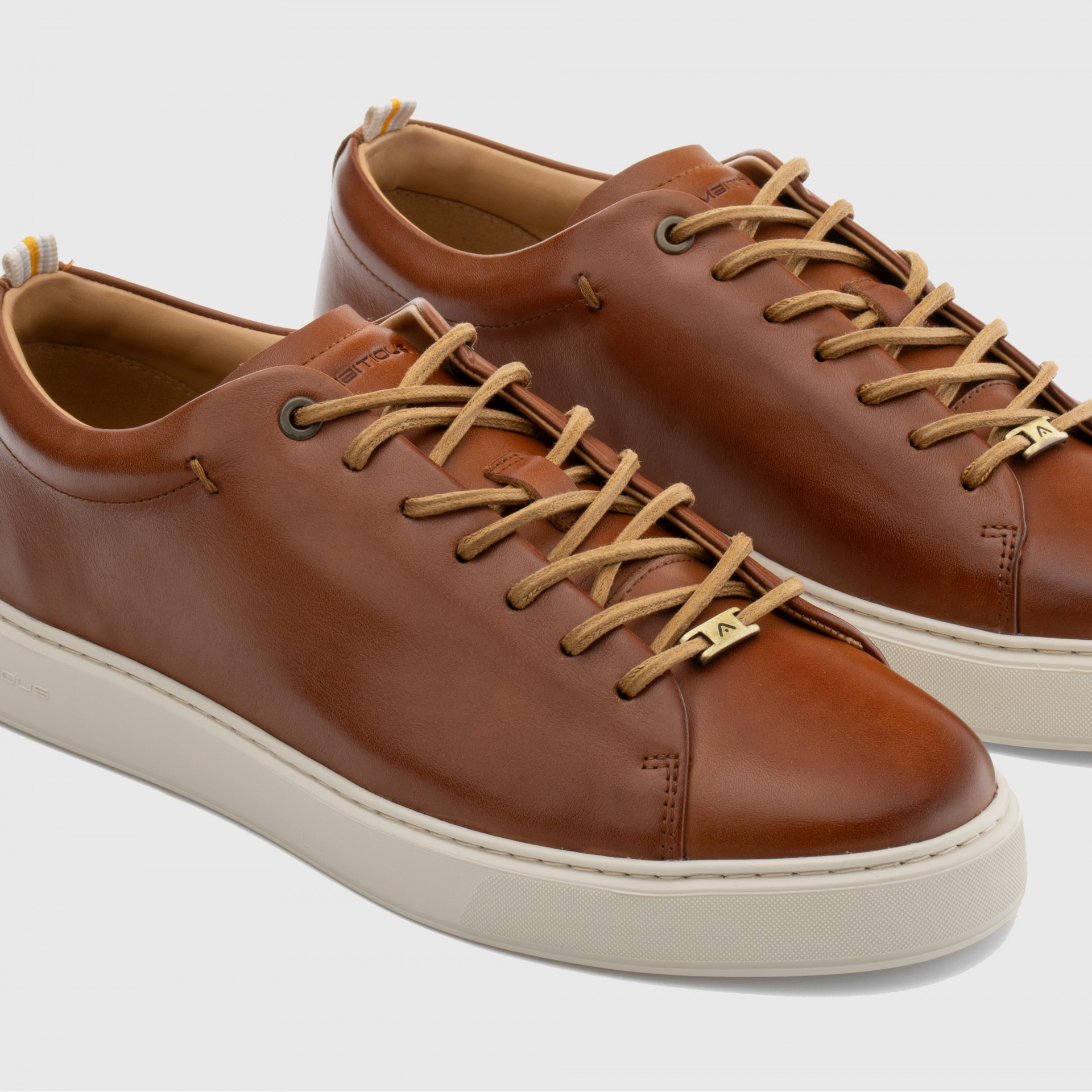 LEWIS Minimal Sneaker