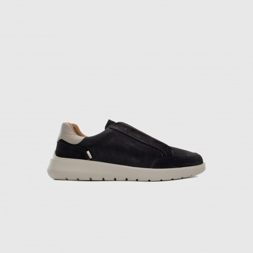 HOVER Slip-on Sneaker