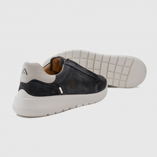 HOVER Slip-on Sneaker HOVER Slip-on Sneaker