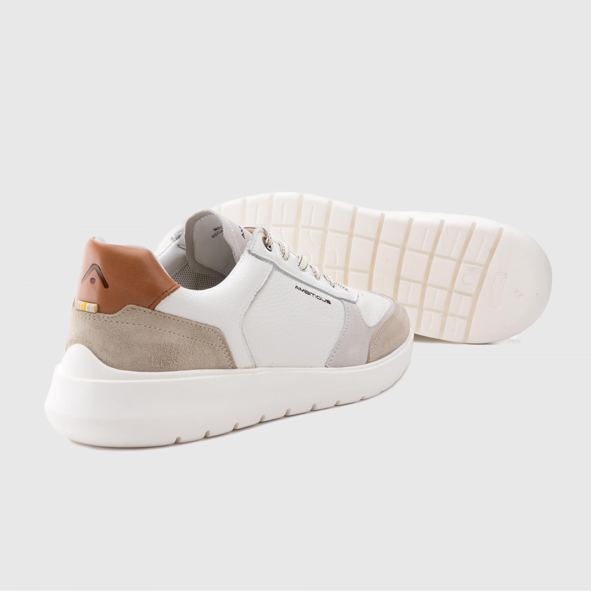 HOVER Comfort Sneaker