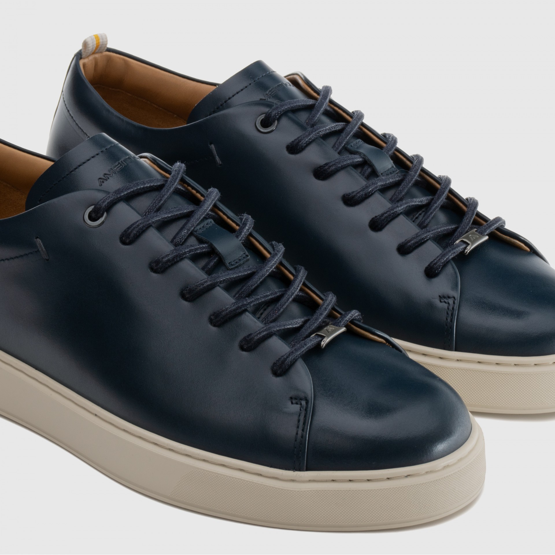 LEWIS Minimal Sneaker