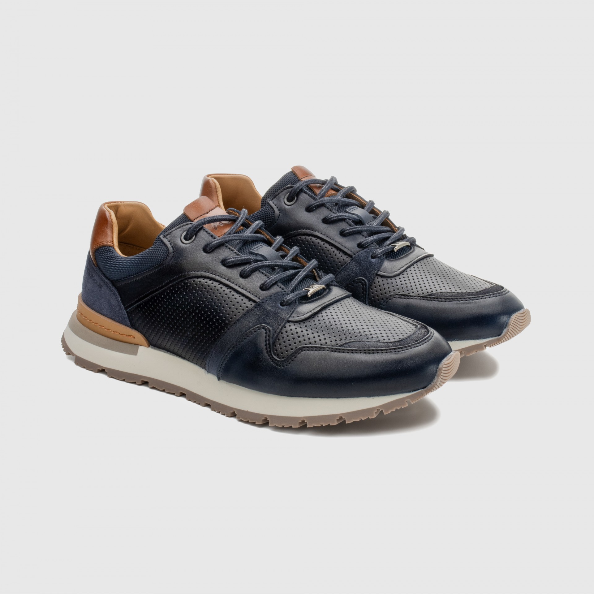 VINCE Classic Runner
