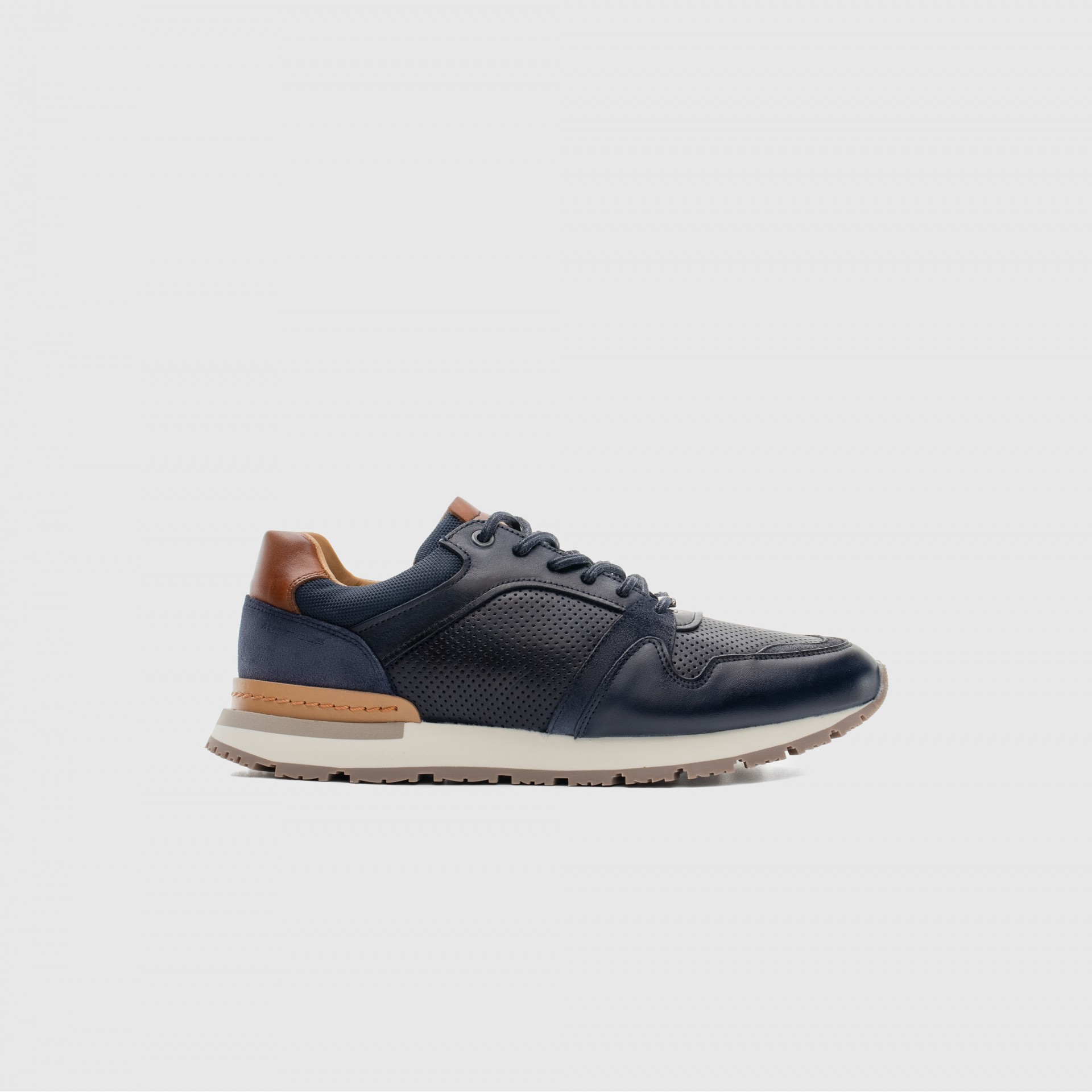 VINCE Classic Runner