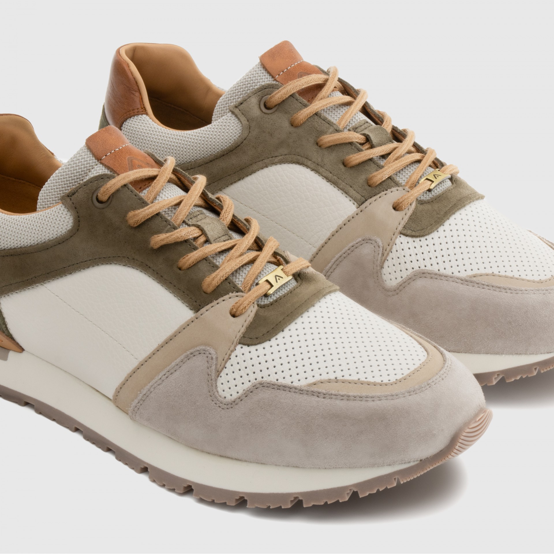 VINCE Classic Runner