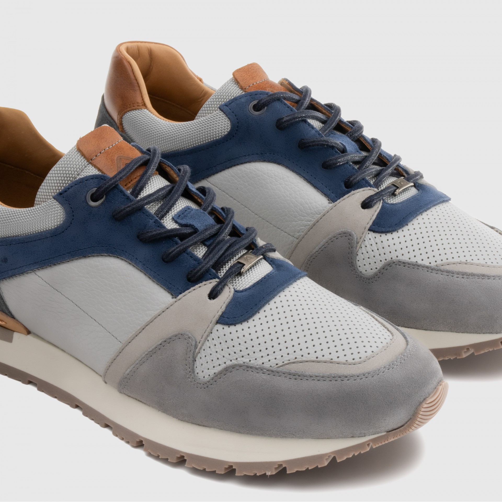 VINCE Classic Runner