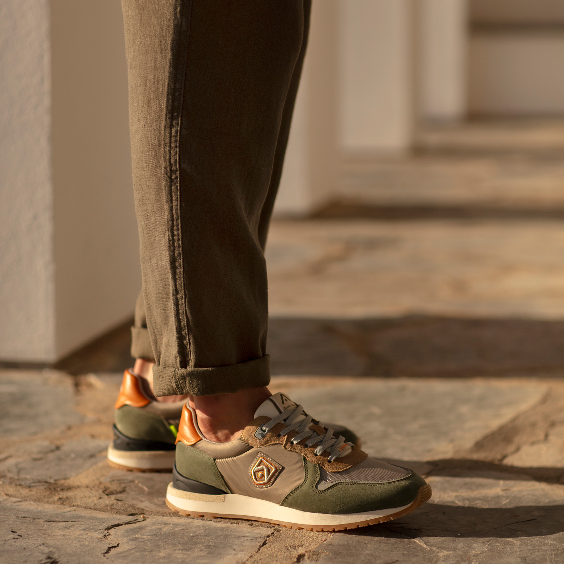 CROSBY Retro Sneaker