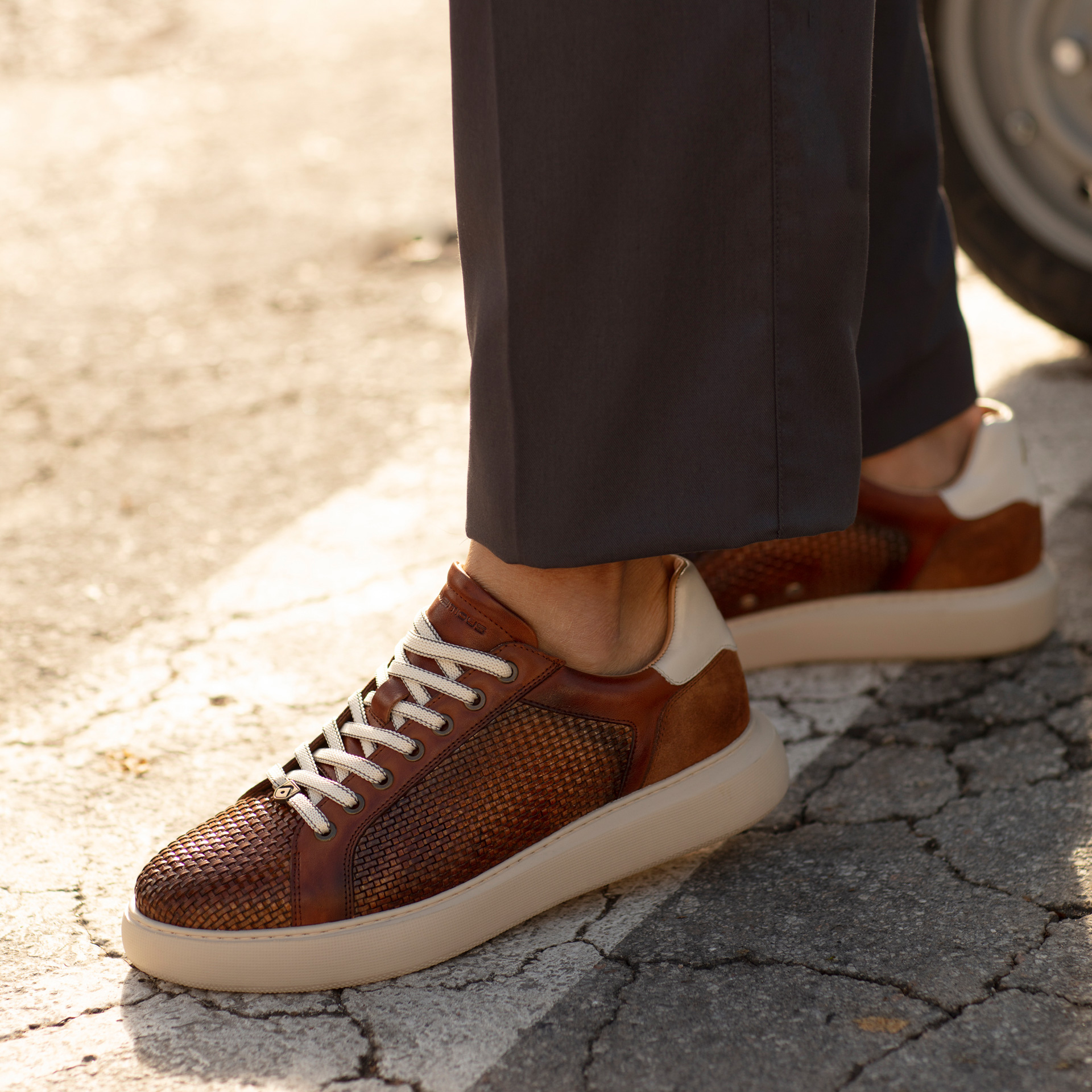 ECLIPSE Textured Sneaker