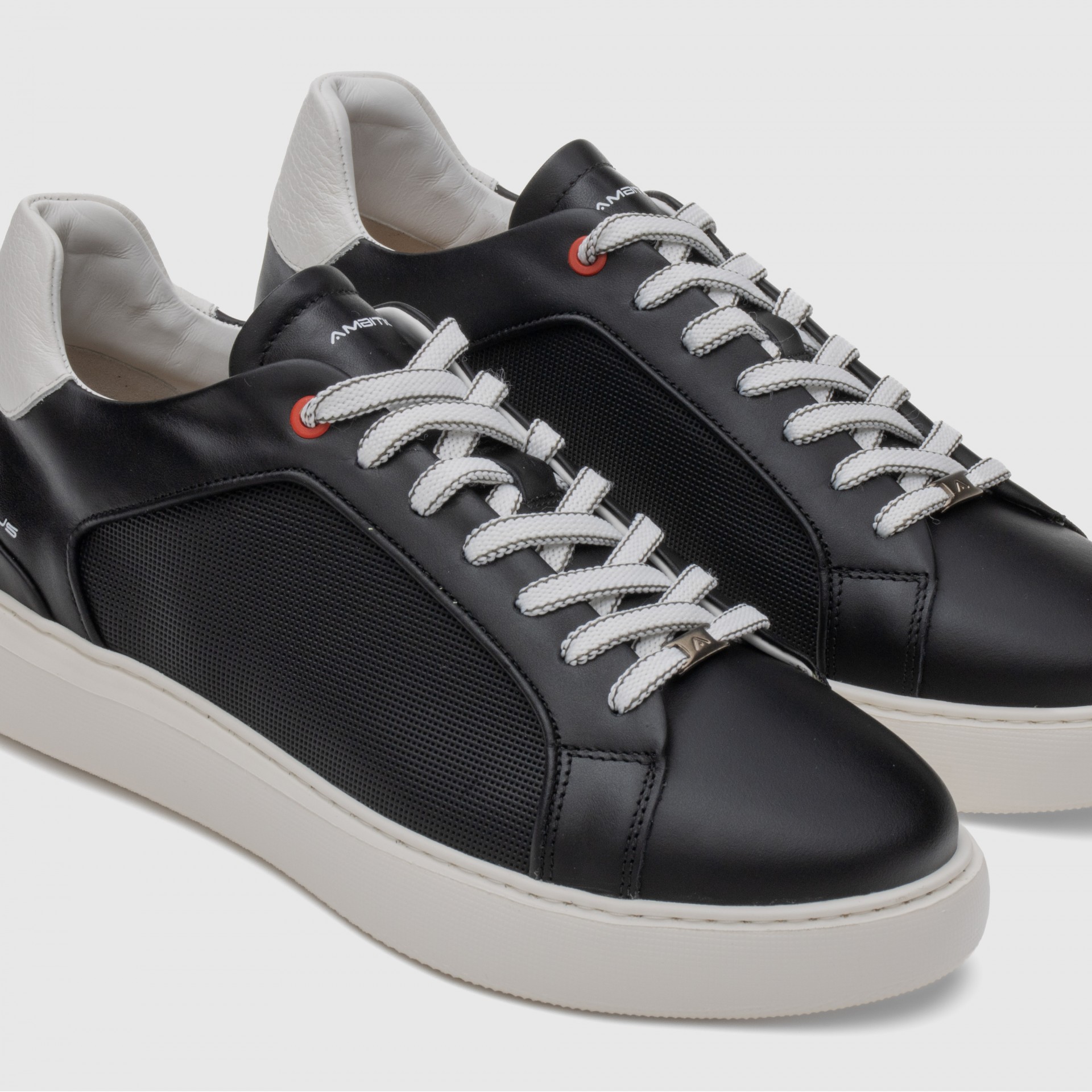 ECLIPSE Panel Sneaker