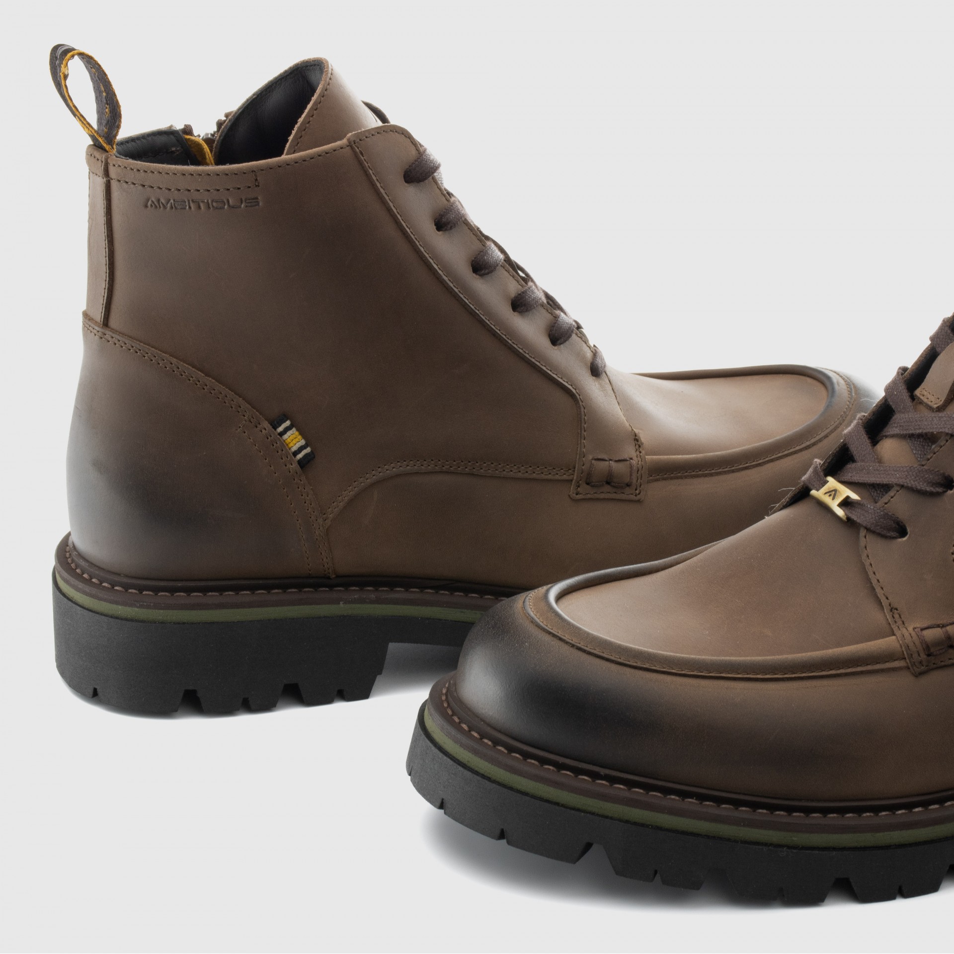 VET Lace-Up Warm Boot