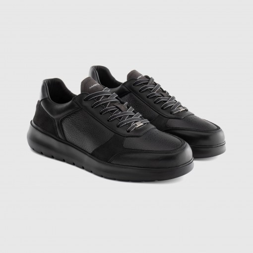 HOVER Comfort Sneaker
