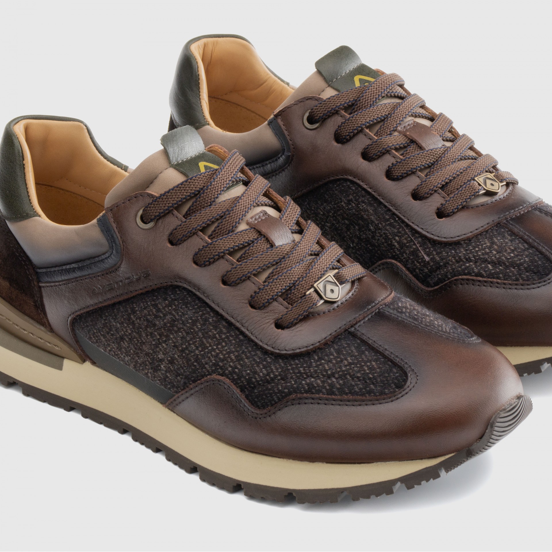 VINCE Classic Runner