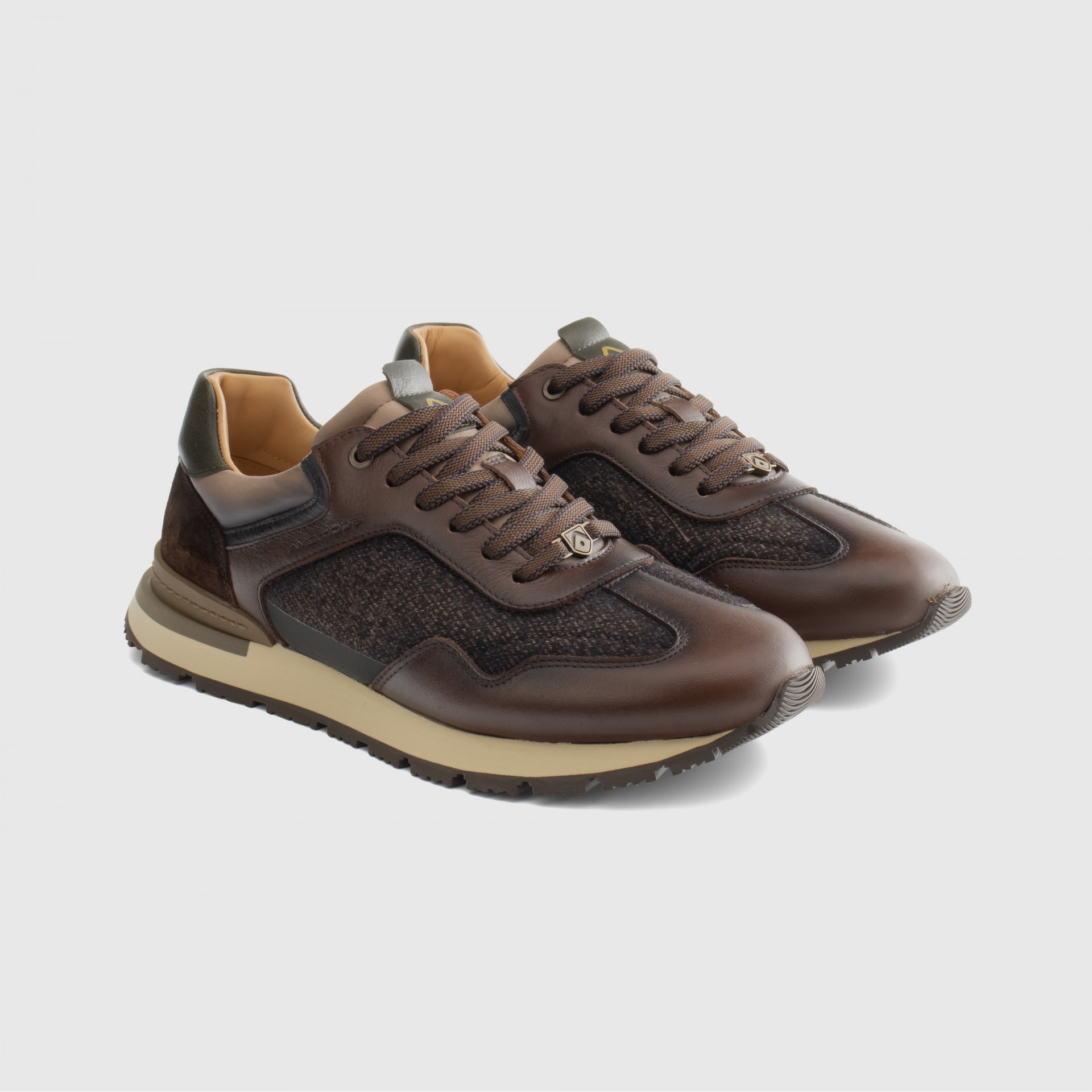 VINCE Classic Runner