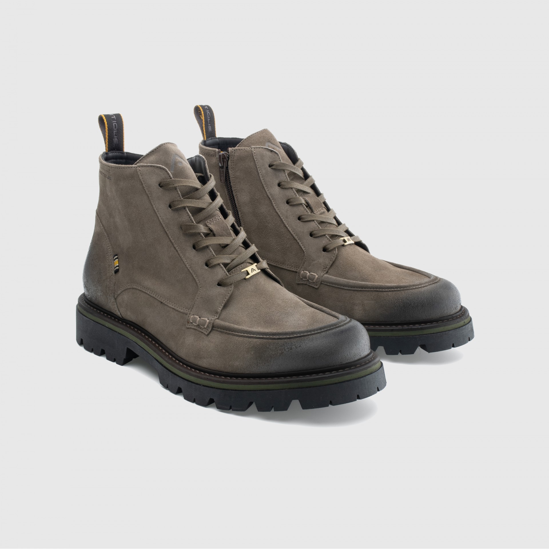 VET Lace-up Boot
