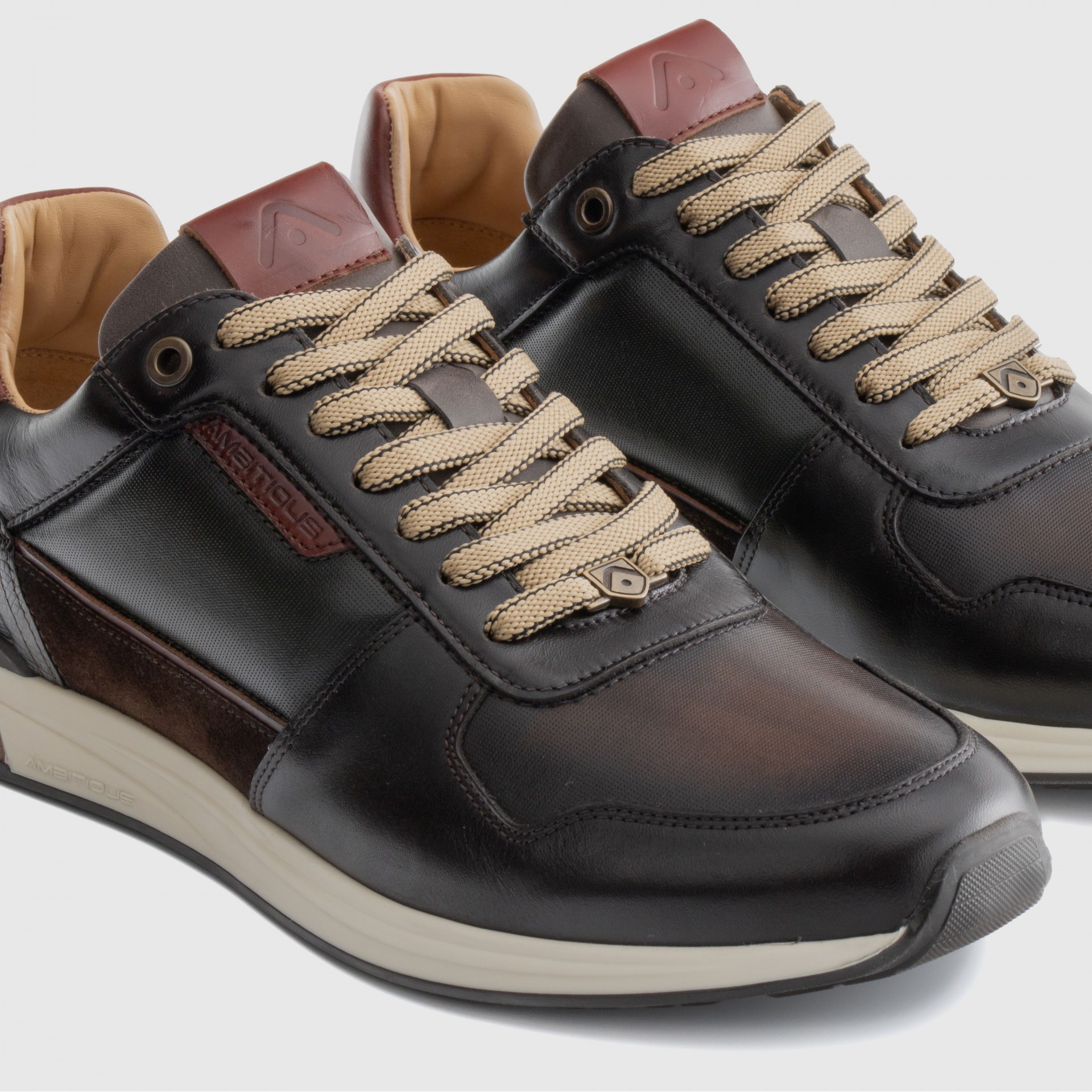 SLOW Classic Sneaker